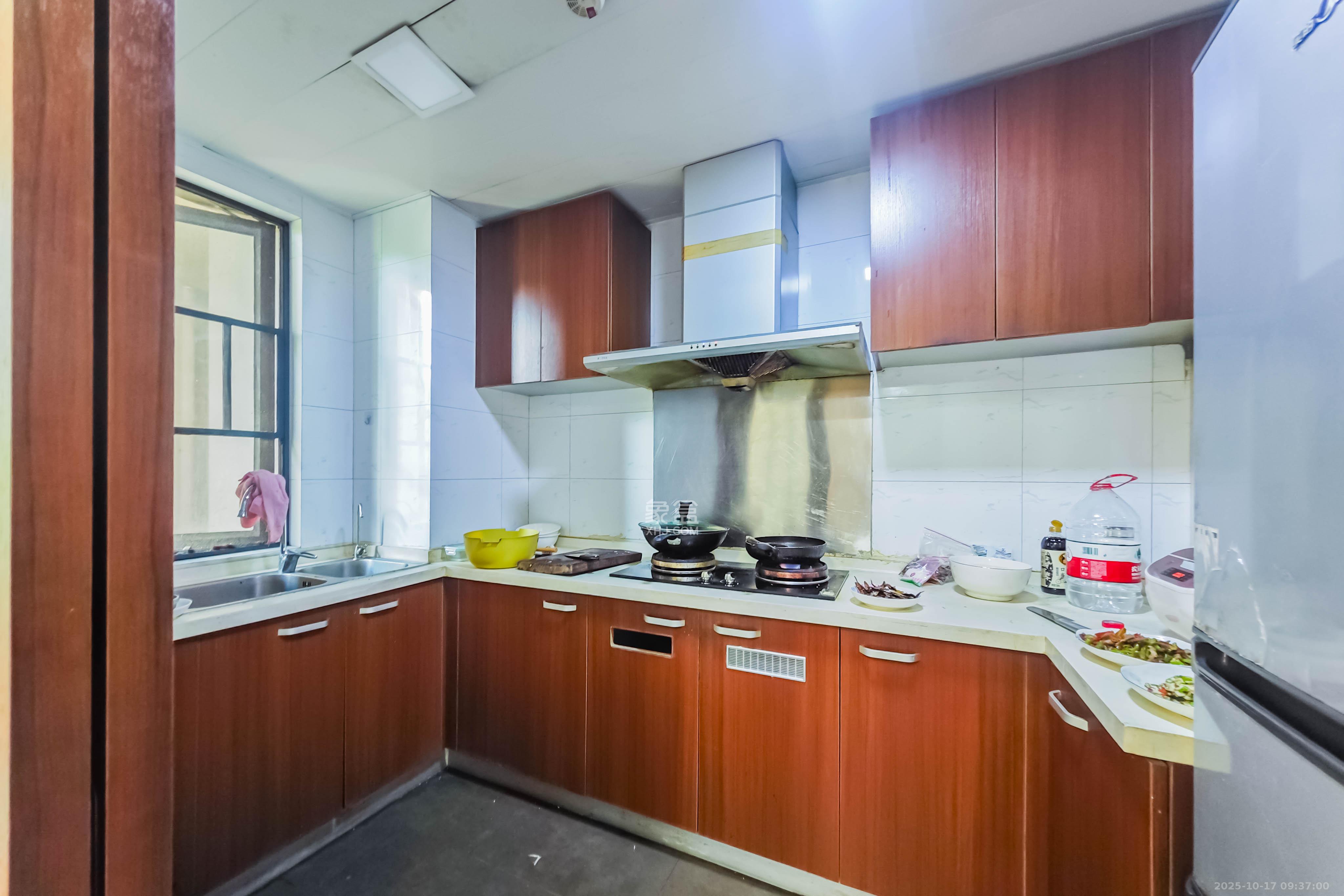 万科金域华府一期  3室2厅2卫    2700.0元/月 万科金域华府一期  3室2厅2卫    2700.0元/月室内图