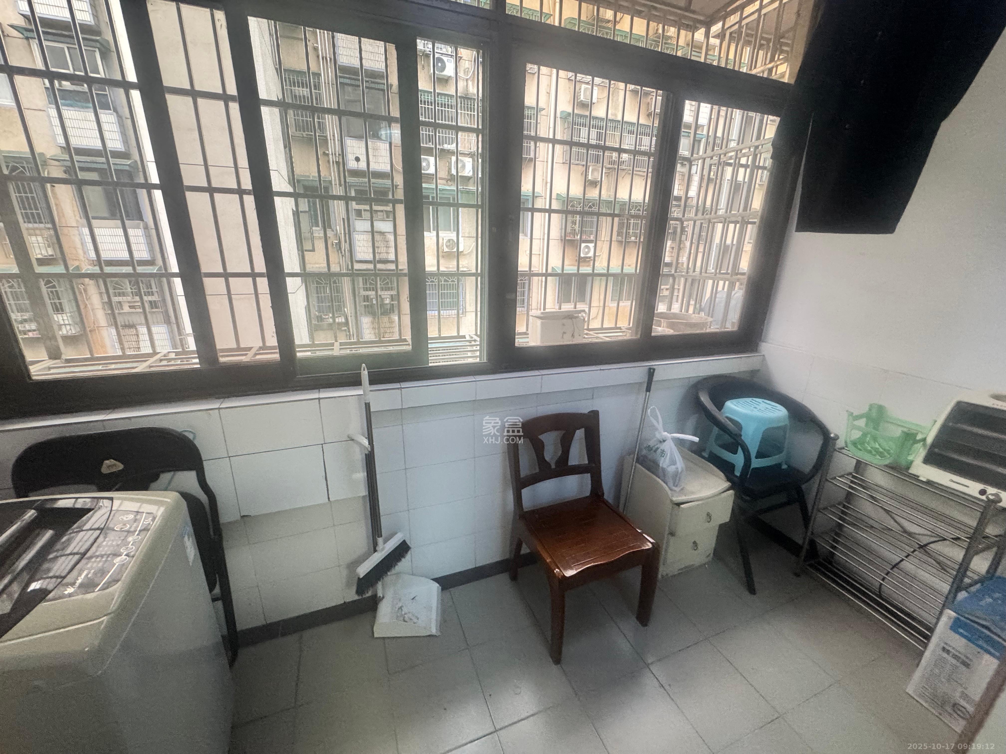 仰天湖4村 1室0厅0卫 1800.0元/月 仰天湖4村 1室0厅0卫 1800.0元/月室内图