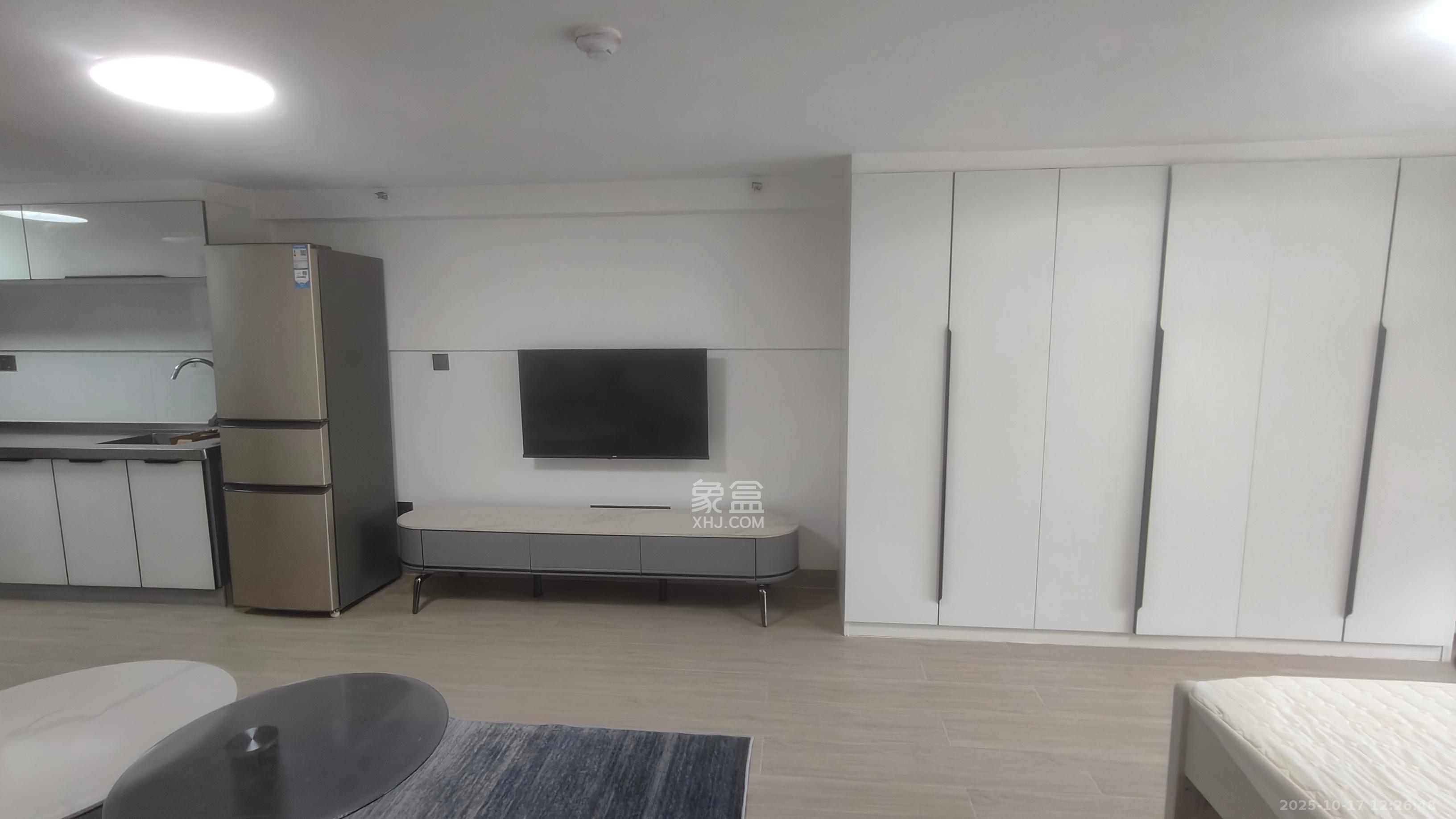 世茂璀璨天城公寓  1室1厅1卫    1600.0元/月 世茂璀璨天城公寓  1室1厅1卫    1600.0元/月室内图