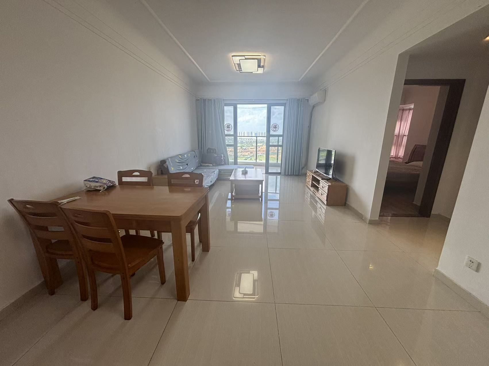 星华海岸城一期  2室2厅1卫    2000.0元/月 星华海岸城一期  2室2厅1卫    2000.0元/月室内图1