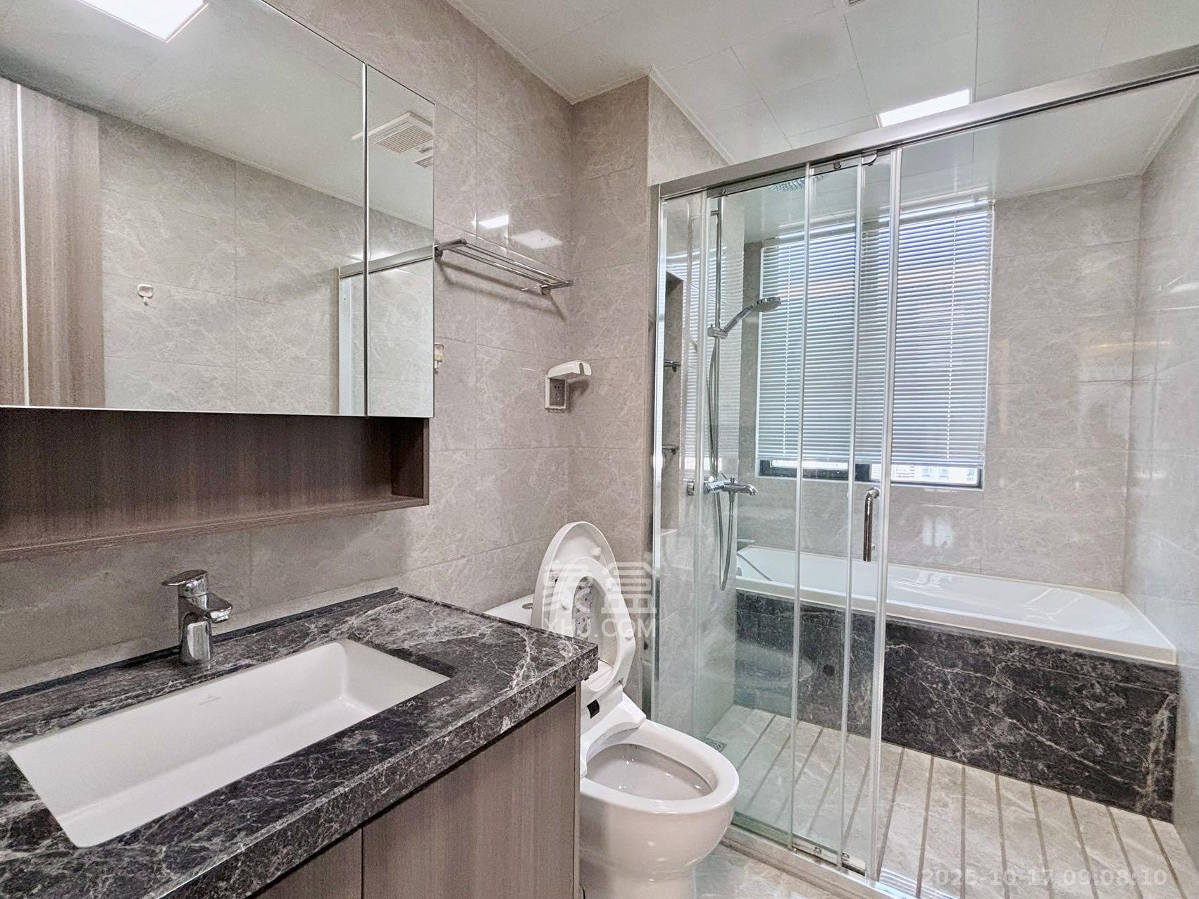 中海阅溪府 4室2厅3卫 8800.0元/月 中海阅溪府 4室2厅3卫 8800.0元/月室内图