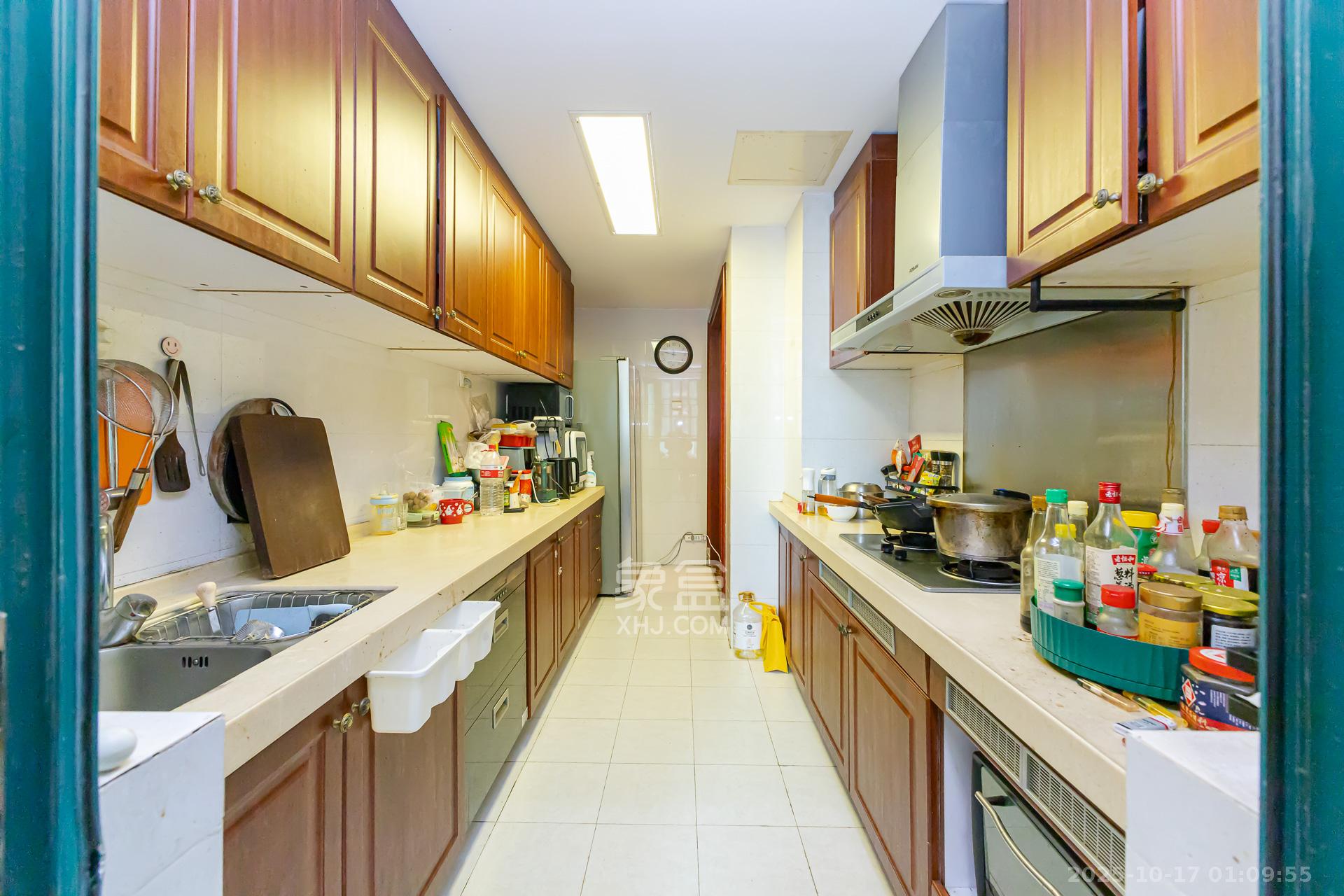 恒大名都  4室2厅2卫    105.0万厨房