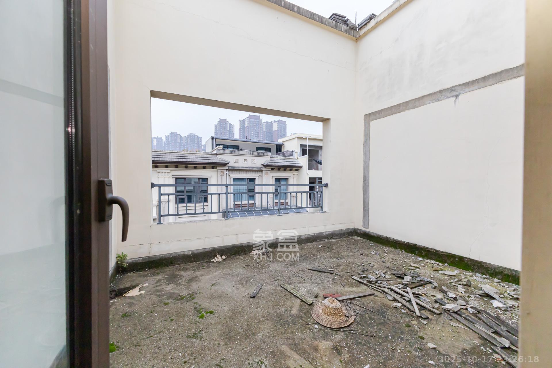 龙湖璟宸原著(龙湖紫宸)  5室2厅3卫    498.0万 龙湖璟宸原著(龙湖紫宸)  5室2厅3卫    498.0万卧室