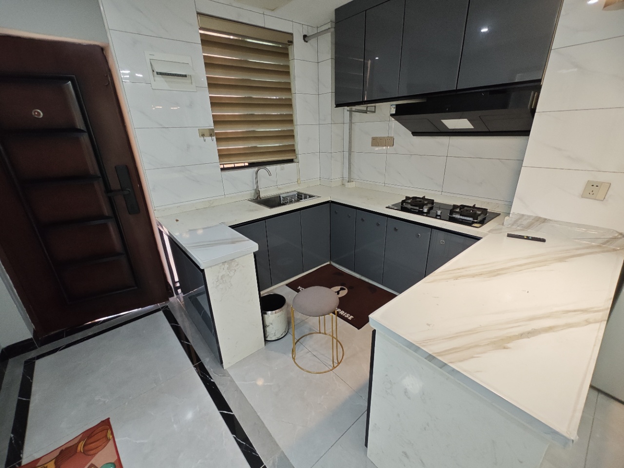 江畔人家 2室1厅1卫 2100.0元/月 江畔人家 2室1厅1卫 2100.0元/月室内图