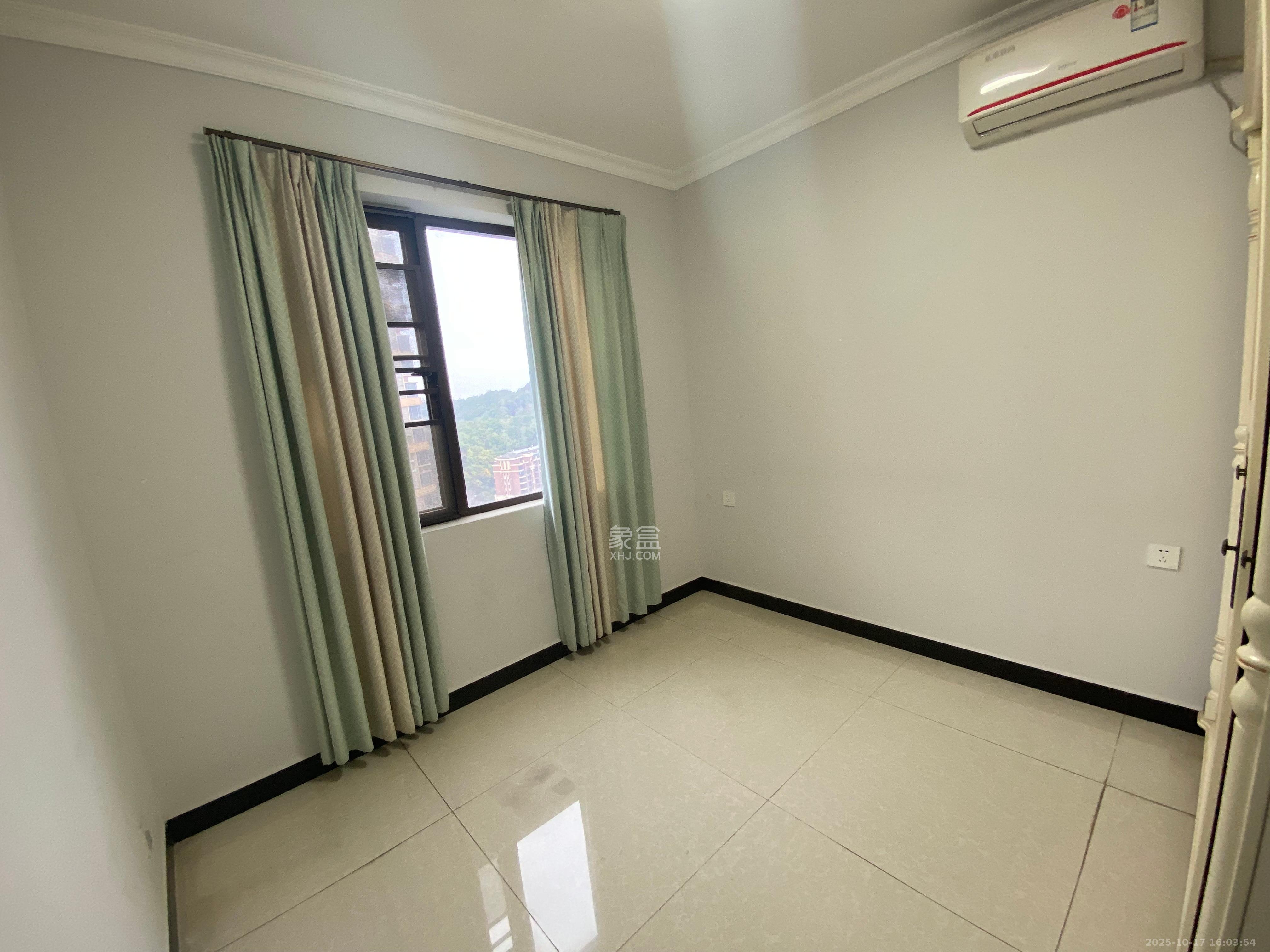 山语城三期  3室2厅2卫    2200.0元/月室内图