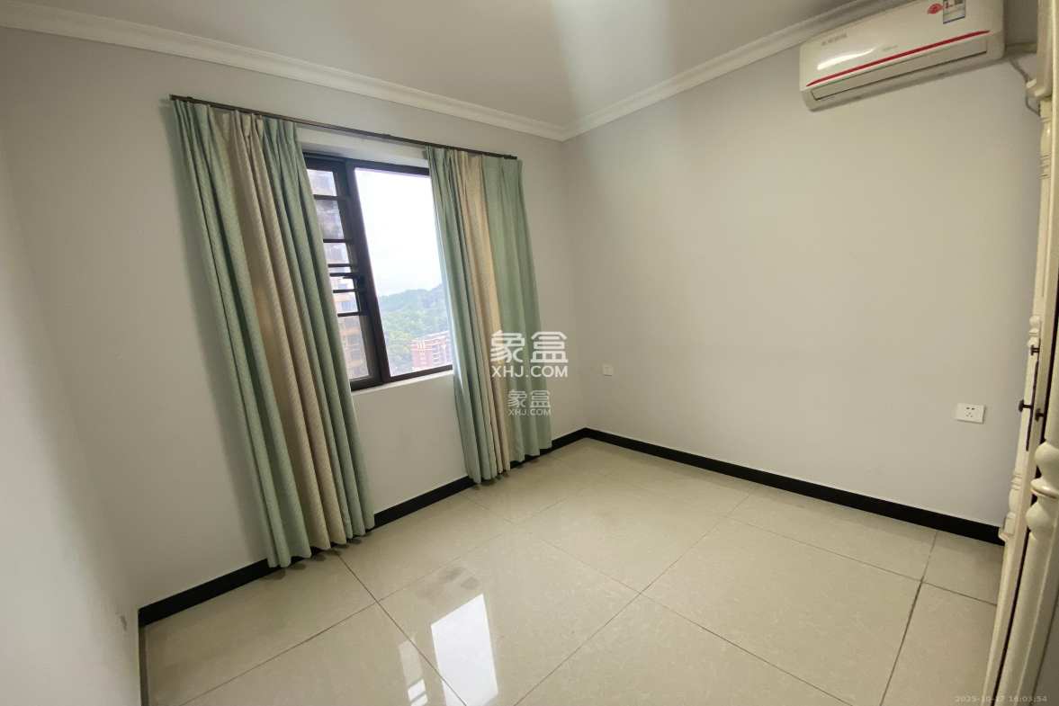 山语城三期  3室2厅2卫    2200.0元/月 山语城三期  3室2厅2卫    2200.0元/月室内图