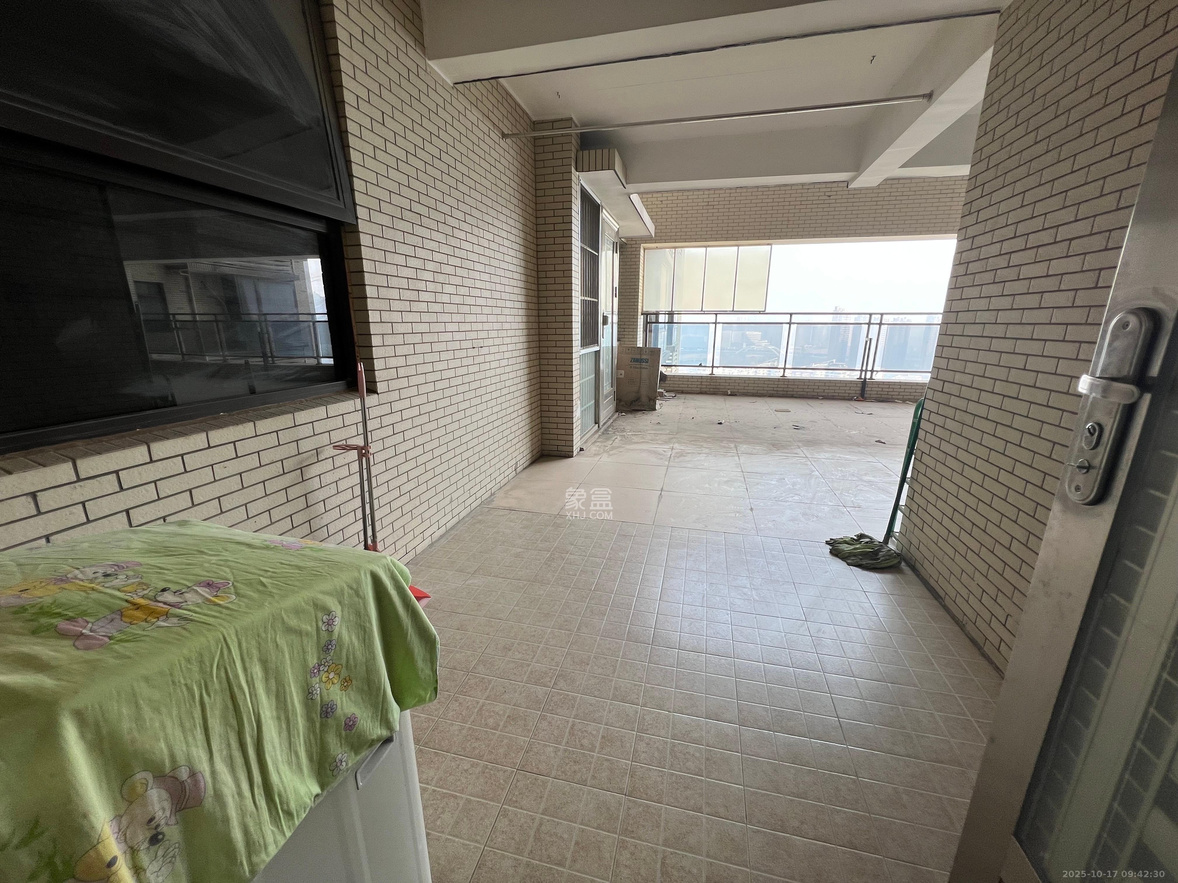 上东辛顿公寓  1室1厅1卫    1600.0元/月