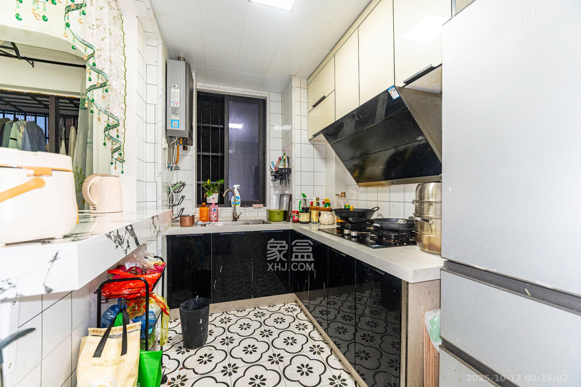 康桥长郡 4室2厅2卫 85.8万 康桥长郡 4室2厅2卫 85.8万厨房