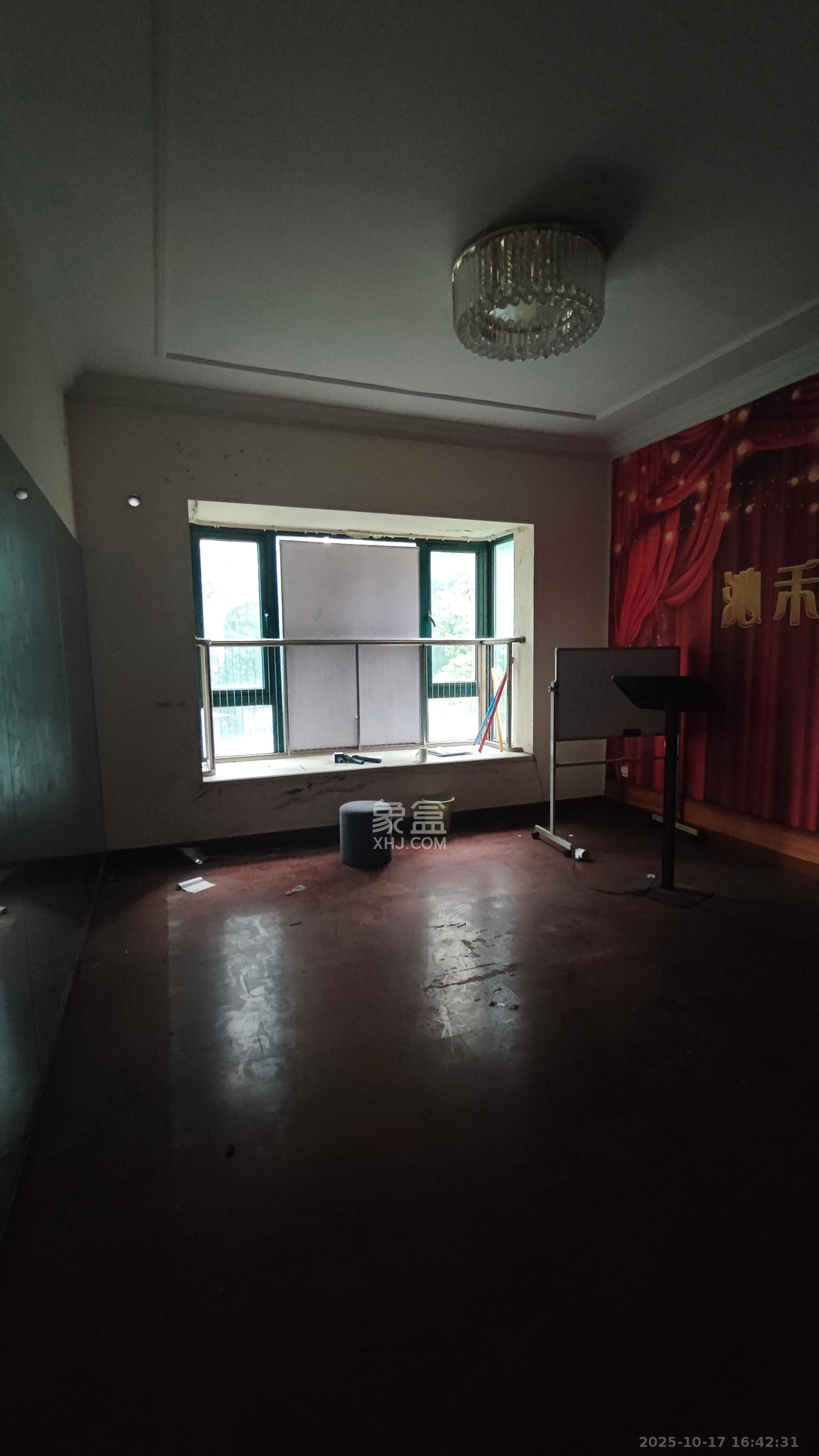 恒大雅苑 3室2厅2卫 2300.0元/月 恒大雅苑 3室2厅2卫 2300.0元/月室内图