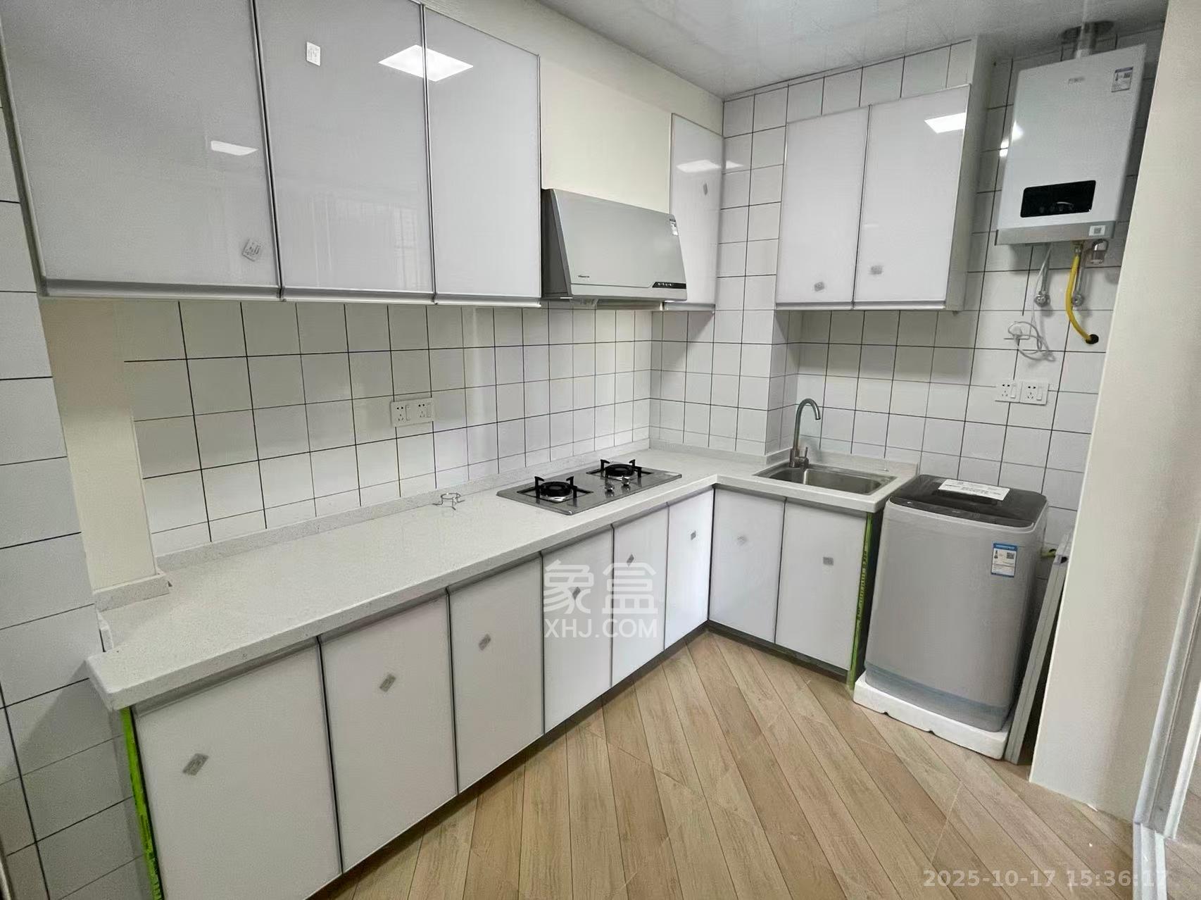 三景华御  3室2厅2卫    2000.0元/月室内图