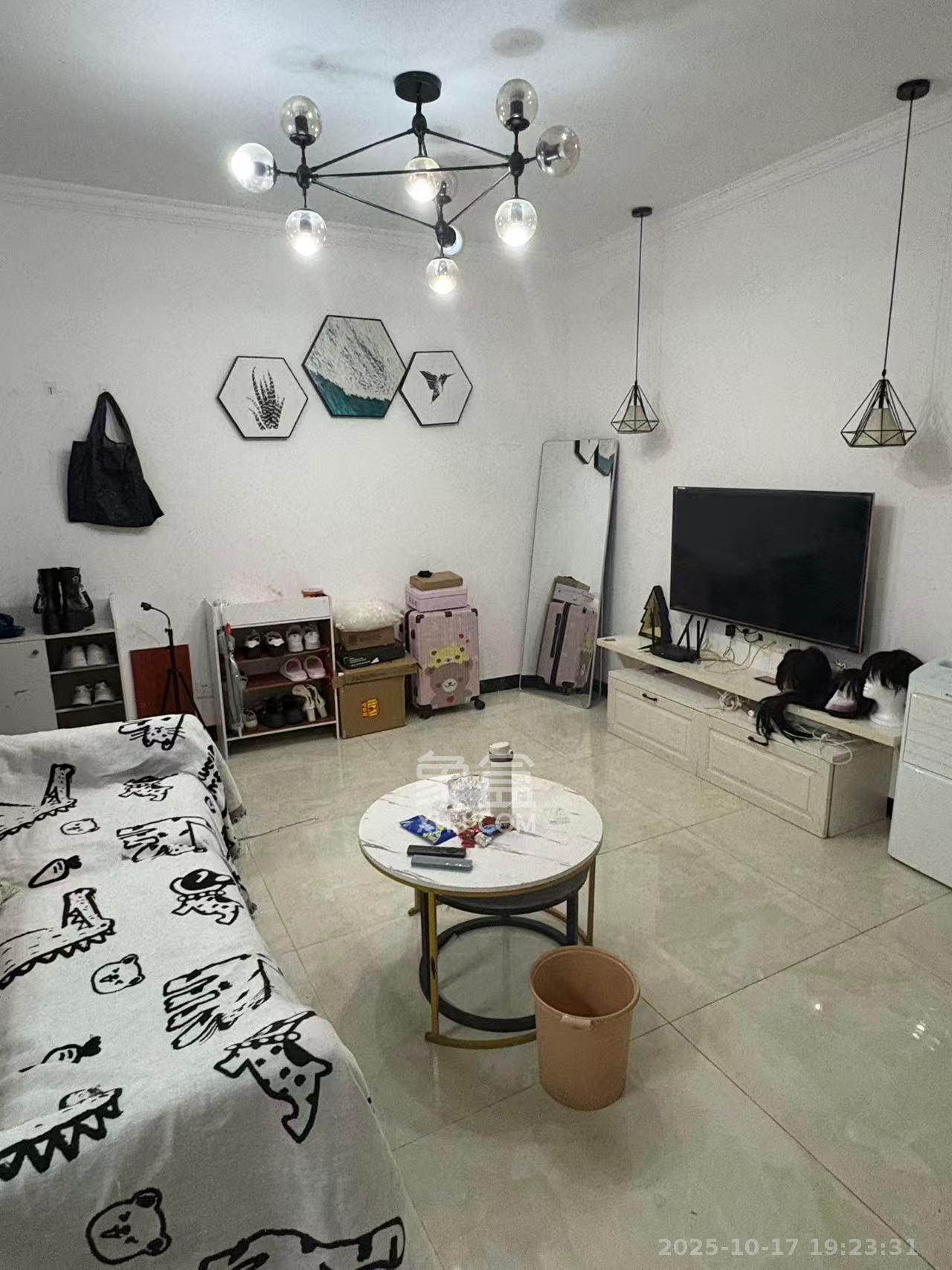 凯乐国际城  2室1厅1卫    2400.0元/月 凯乐国际城  2室1厅1卫    2400.0元/月