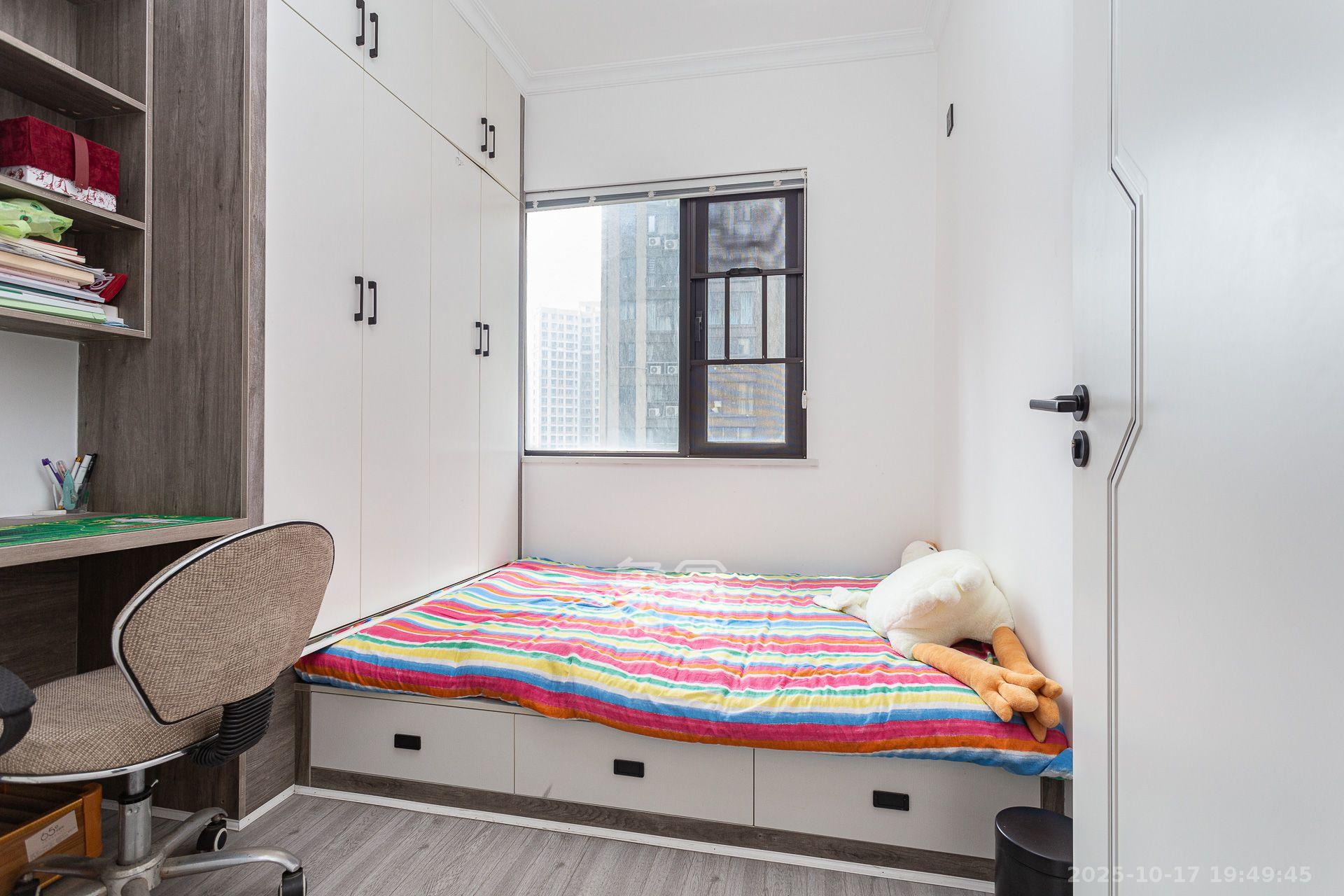 勤诚达境界城  3室2厅1卫    2400.0元/月 勤诚达境界城  3室2厅1卫    2400.0元/月室内图