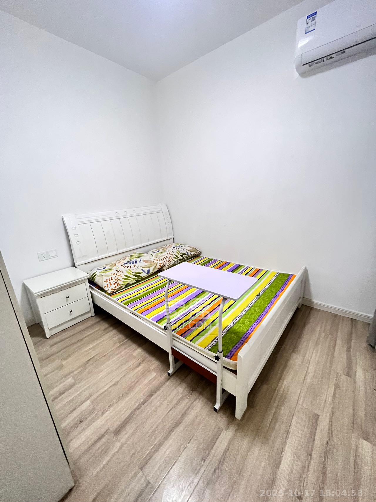 卓越蔚蓝城邦  3室2厅1卫    2000.0元/月室内图