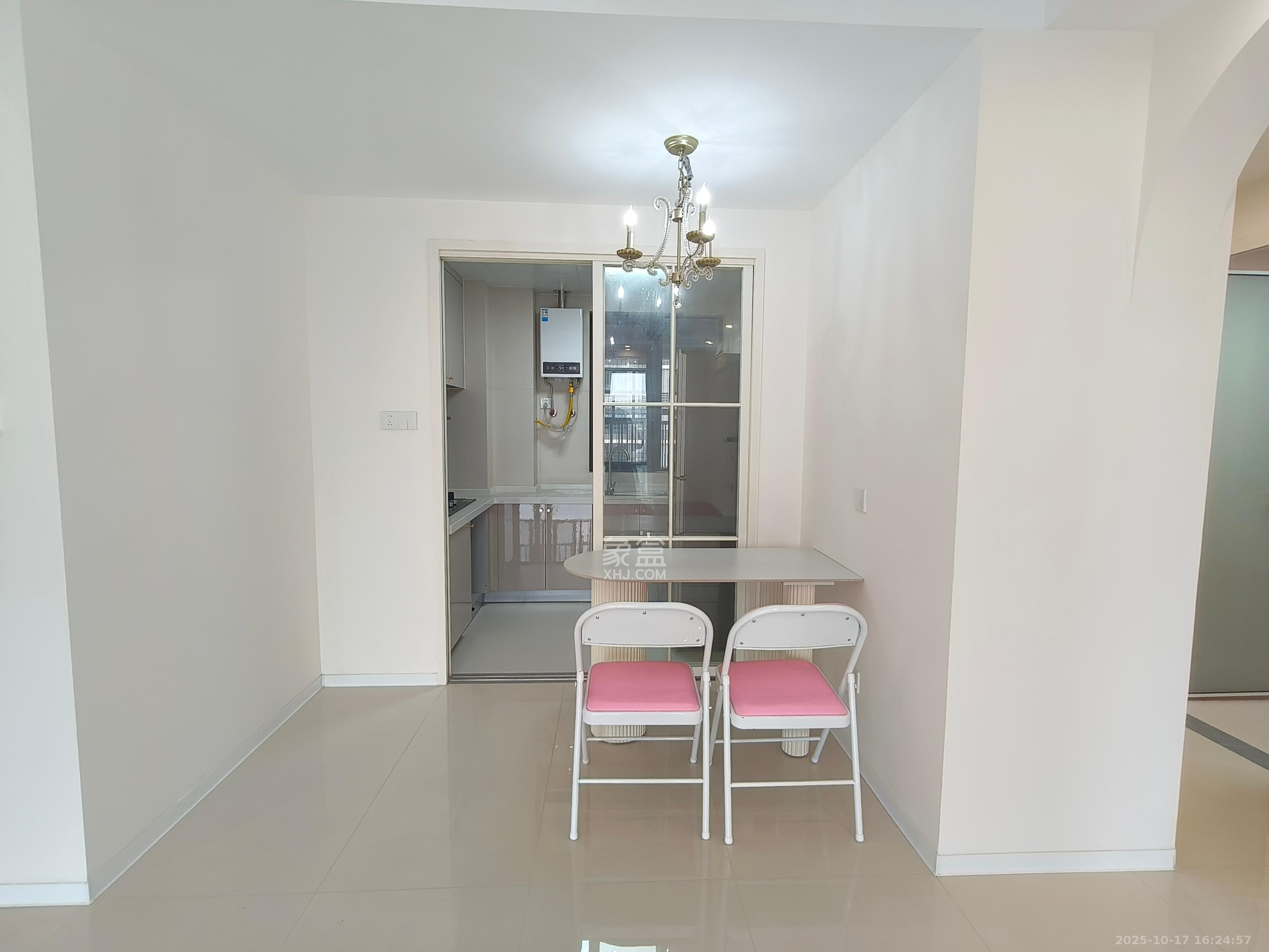 华远碧桂园海蓝城二期  3室2厅2卫    2600.0元/月室内图