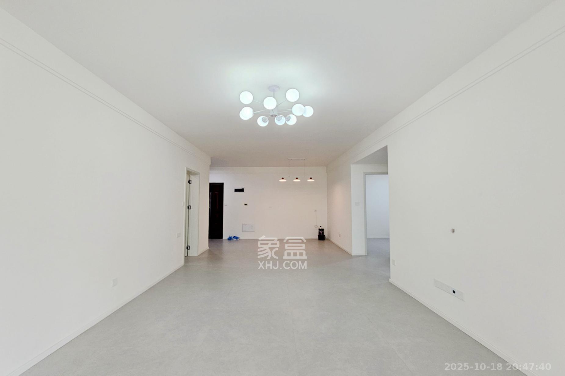 长房东旭国际  3室2厅2卫    140.0万 长房东旭国际  3室2厅2卫    140.0万客厅