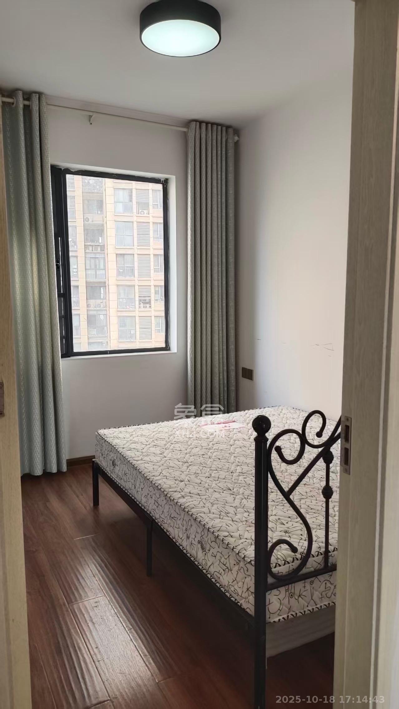 荣盛花语馨苑 1室2厅1卫 2200.0元/月 荣盛花语馨苑 1室2厅1卫 2200.0元/月室内图