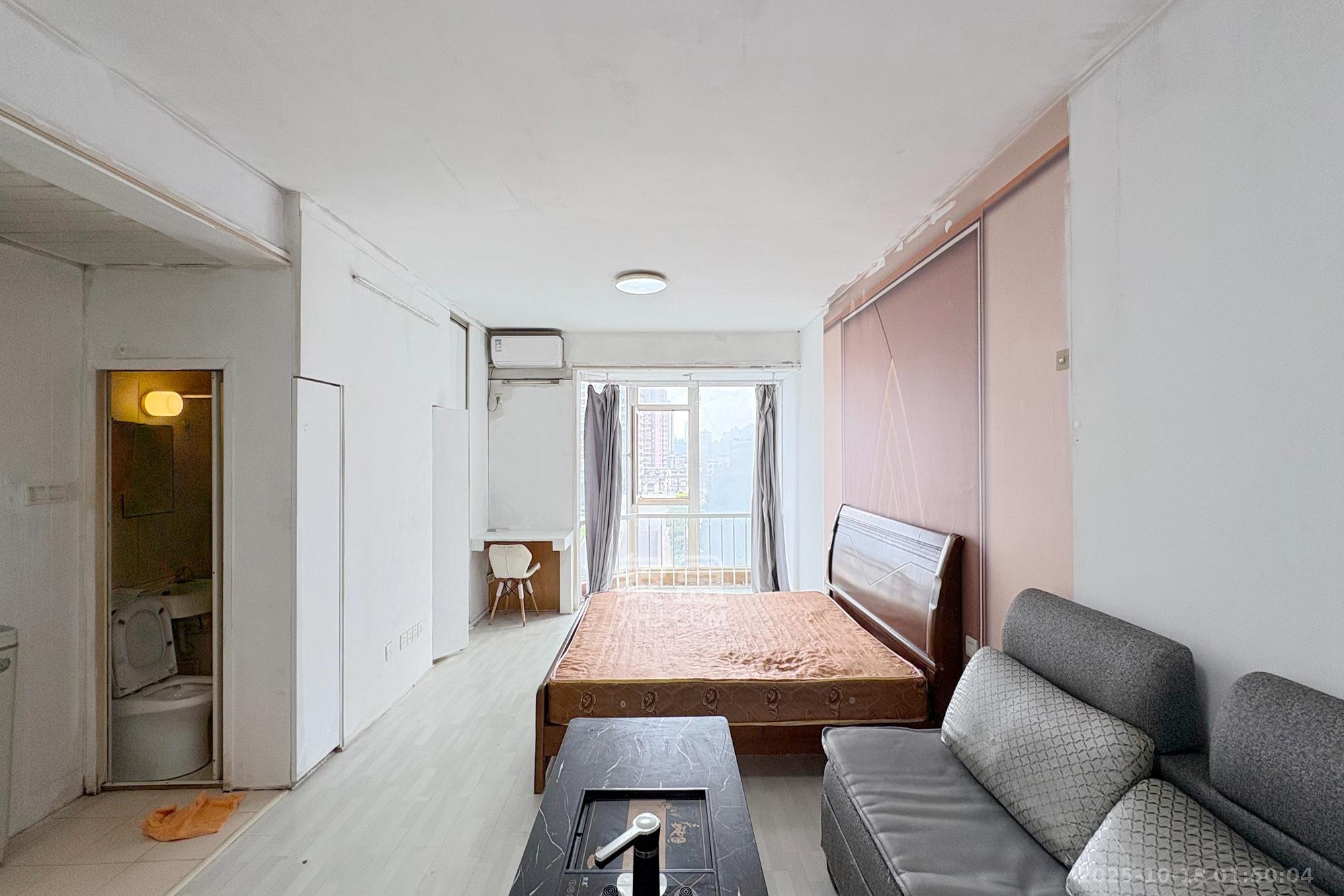 青年公寓  1室1厅1卫    44.0万客厅