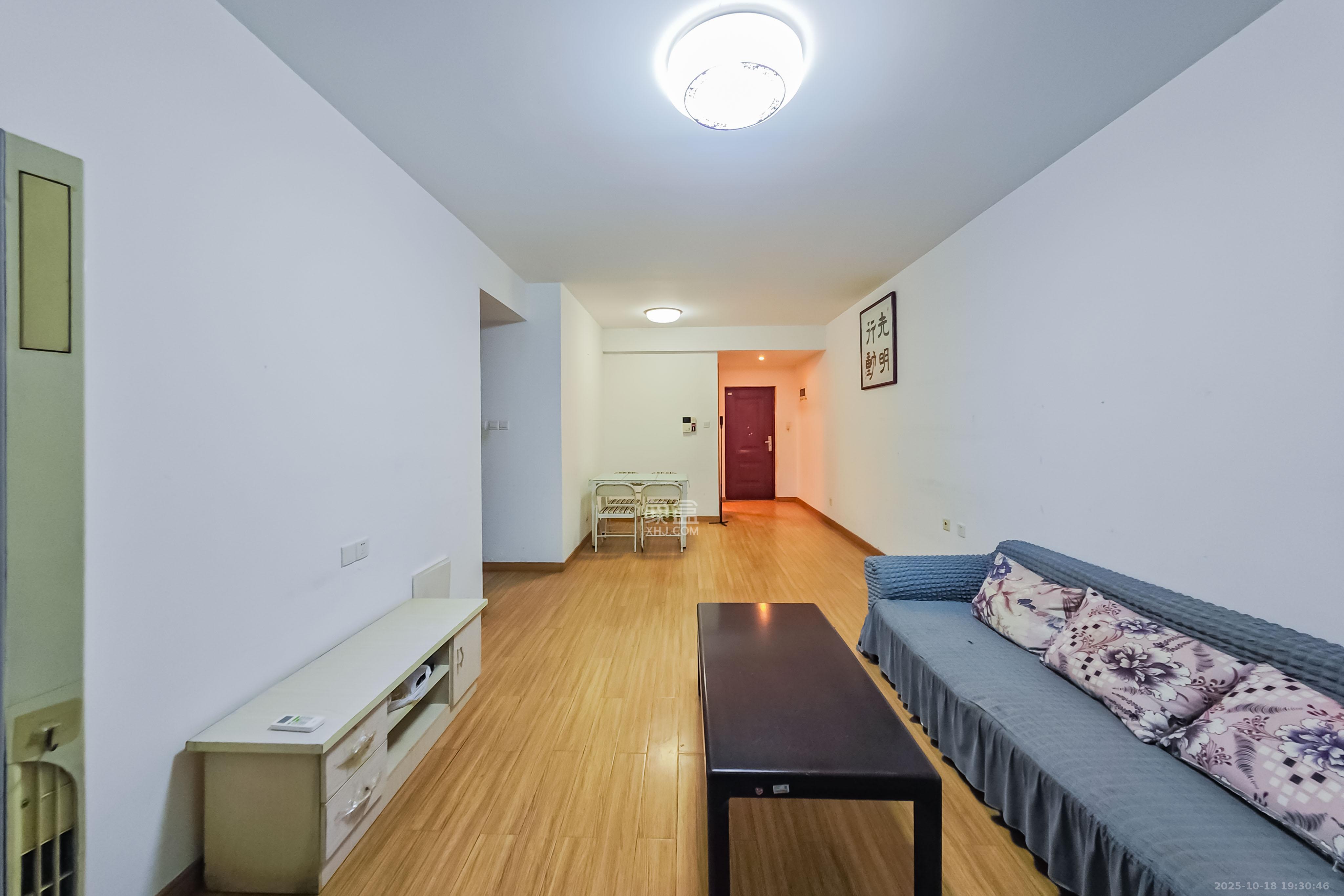 旭辉国际广场(永升商业广场) 3室2厅2卫 108.0万 旭辉国际广场(永升商业广场) 3室2厅2卫 108.0万客厅