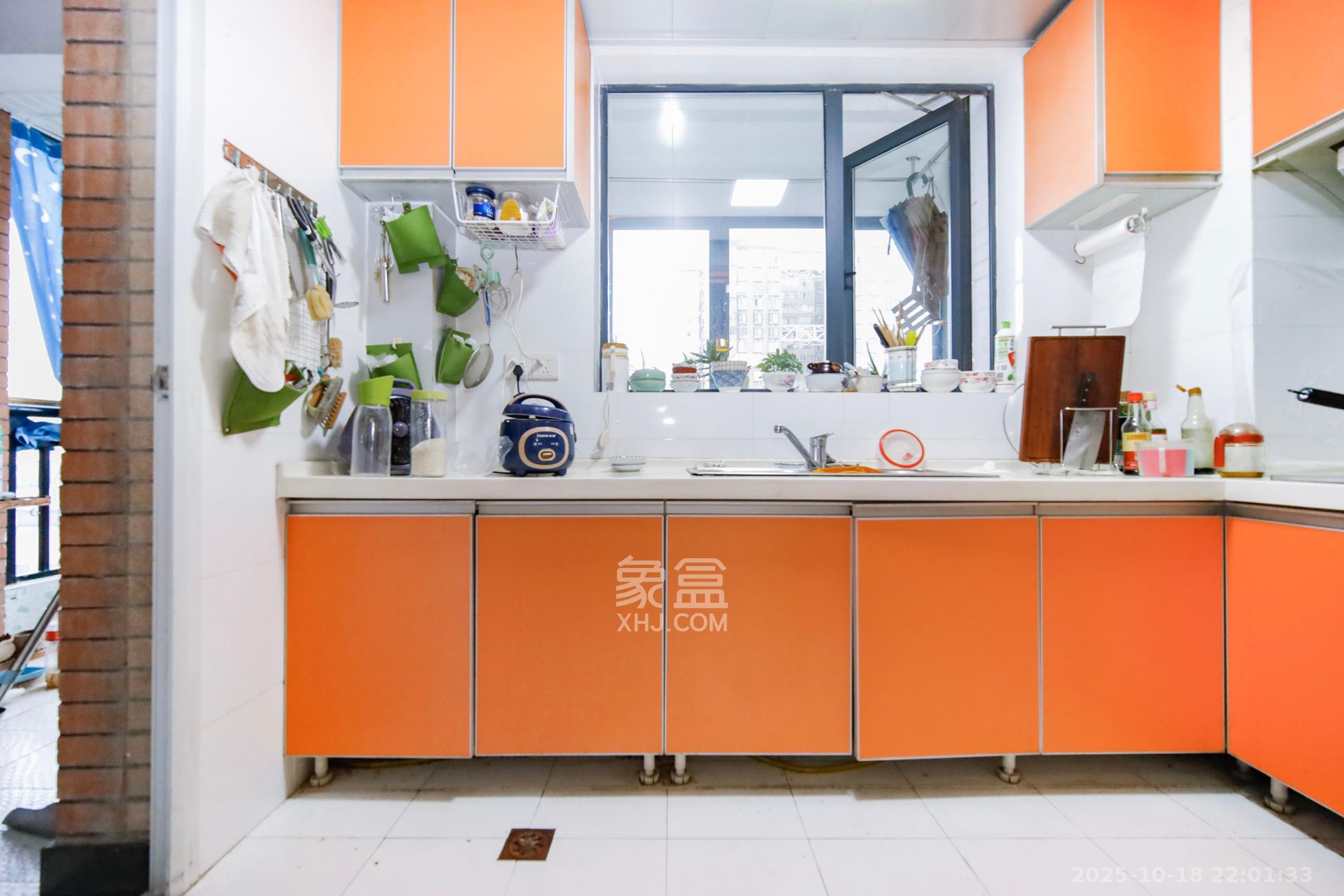 香溢豪庭  3室2厅2卫    90.0万厨房