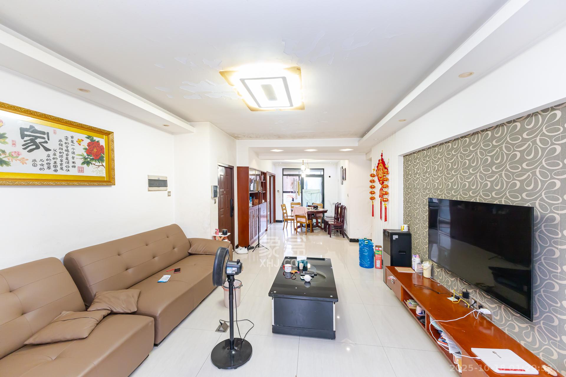 南山苏迪亚诺 3室2厅2卫 79.8万 南山苏迪亚诺 3室2厅2卫 79.8万客厅