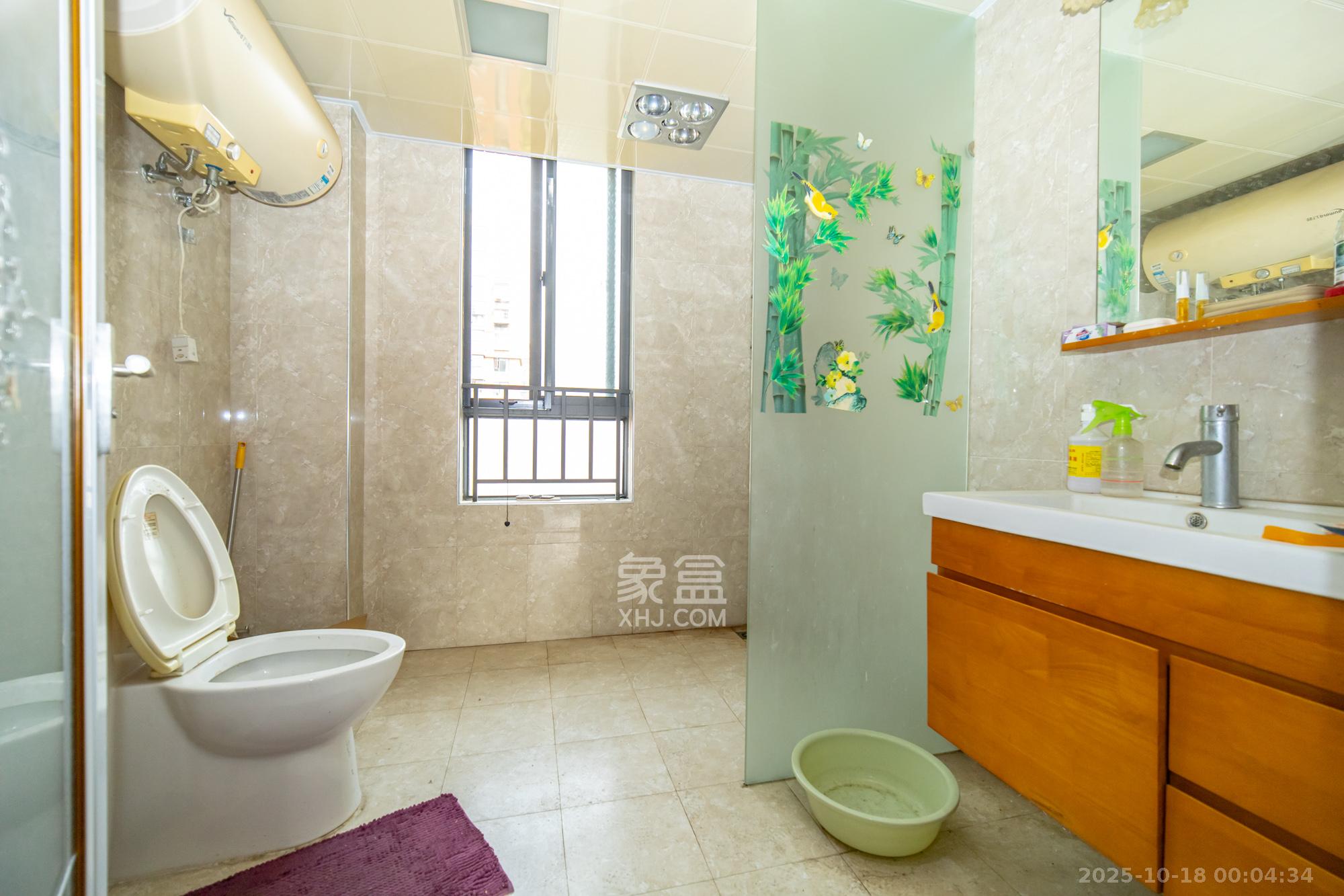 华润凤凰城二期  5室2厅2卫    130.0万卫生间