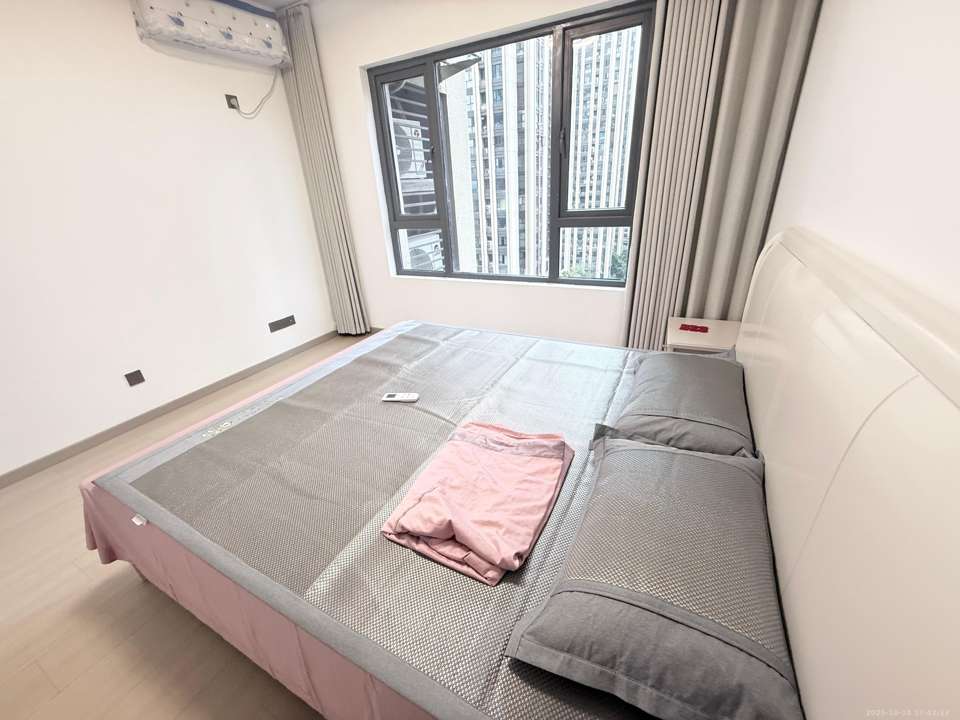 绿地之窗  3室1厅1卫    3200.0元/月室内图