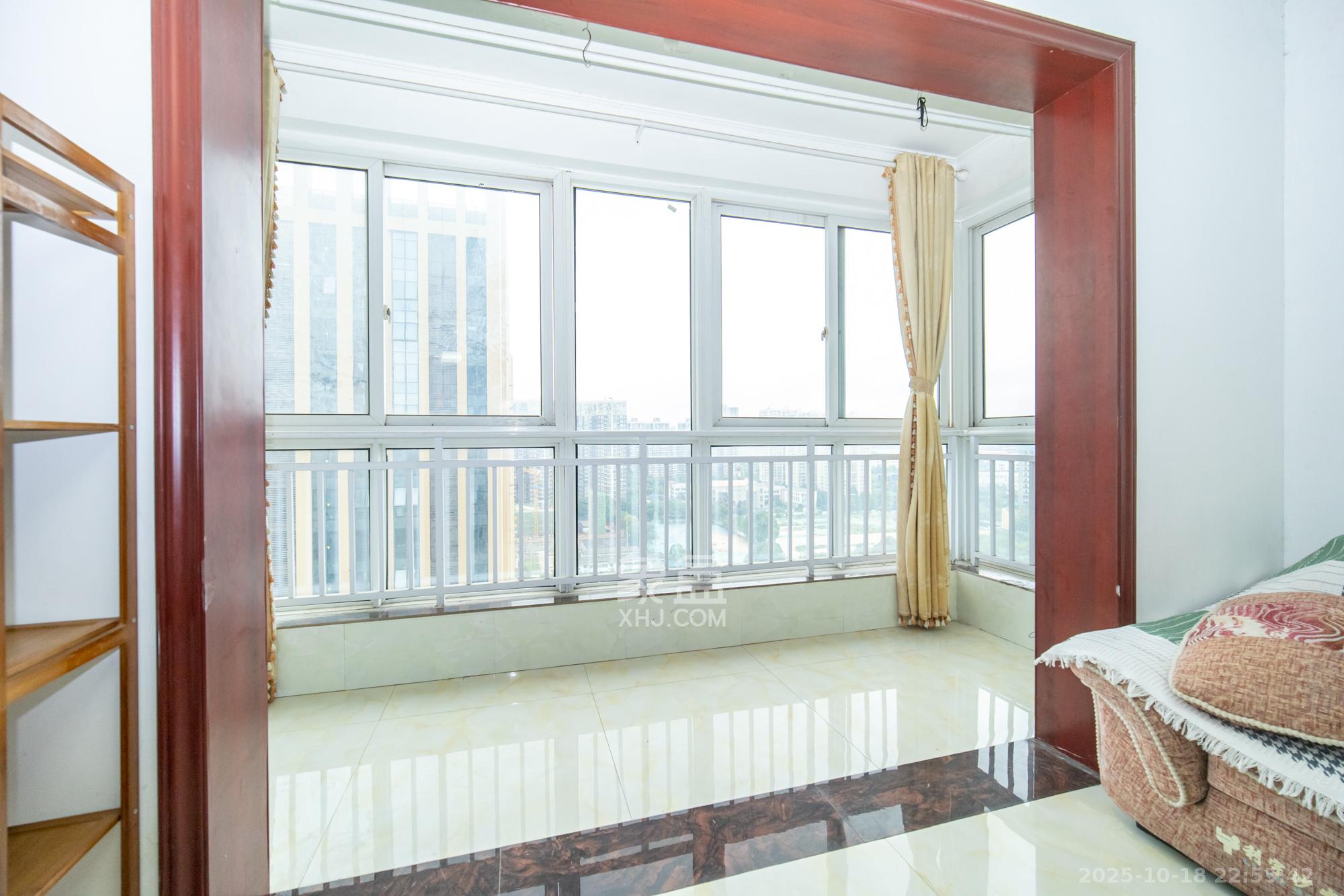 时代星空  3室2厅1卫    69.0万阳台