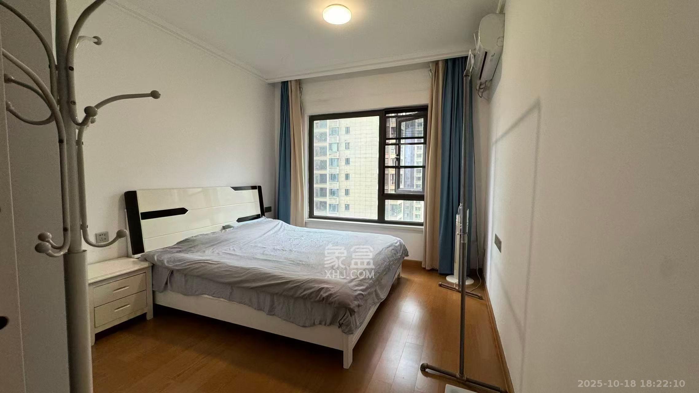 阳光城尚东湾蓝莓苑  3室1厅1卫    2200.0元/月室内图