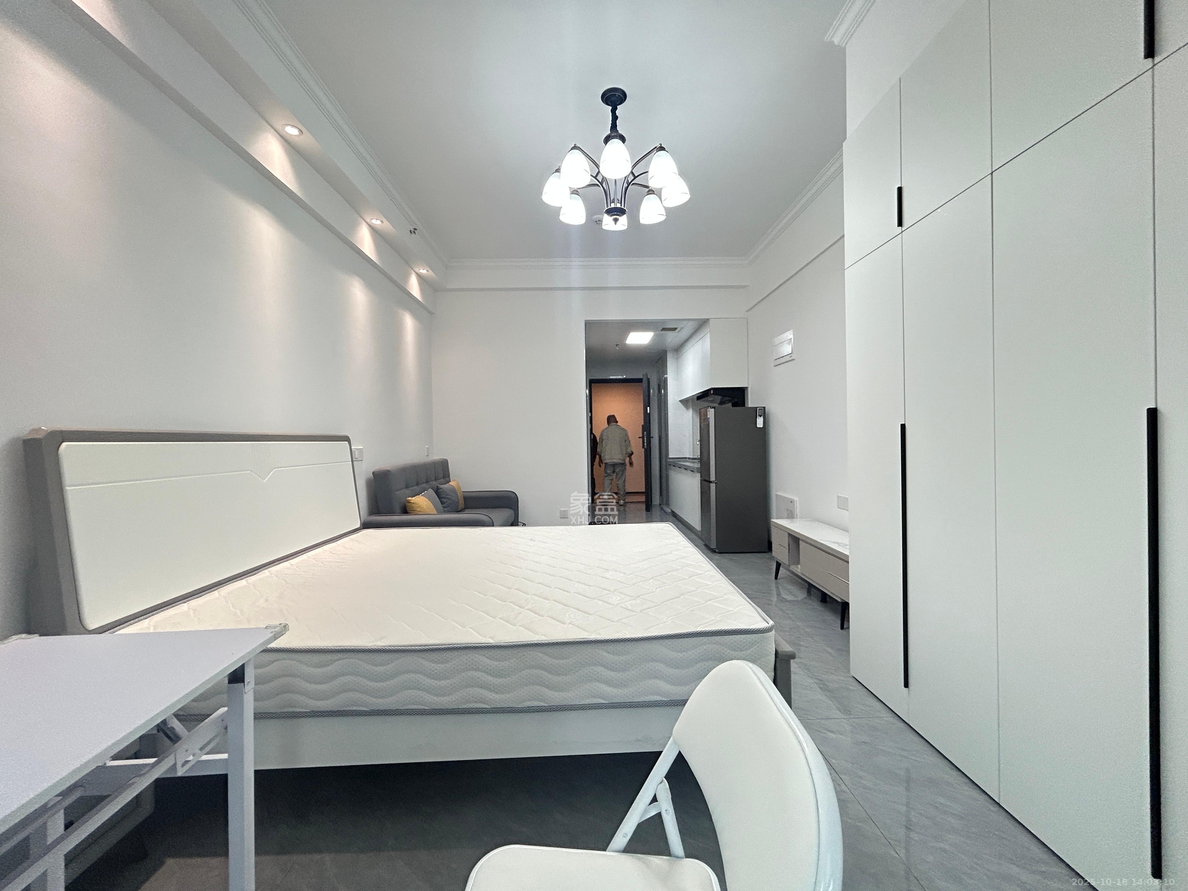 华润置地中心  1室1厅1卫    2600.0元/月 华润置地中心  1室1厅1卫    2600.0元/月室内图