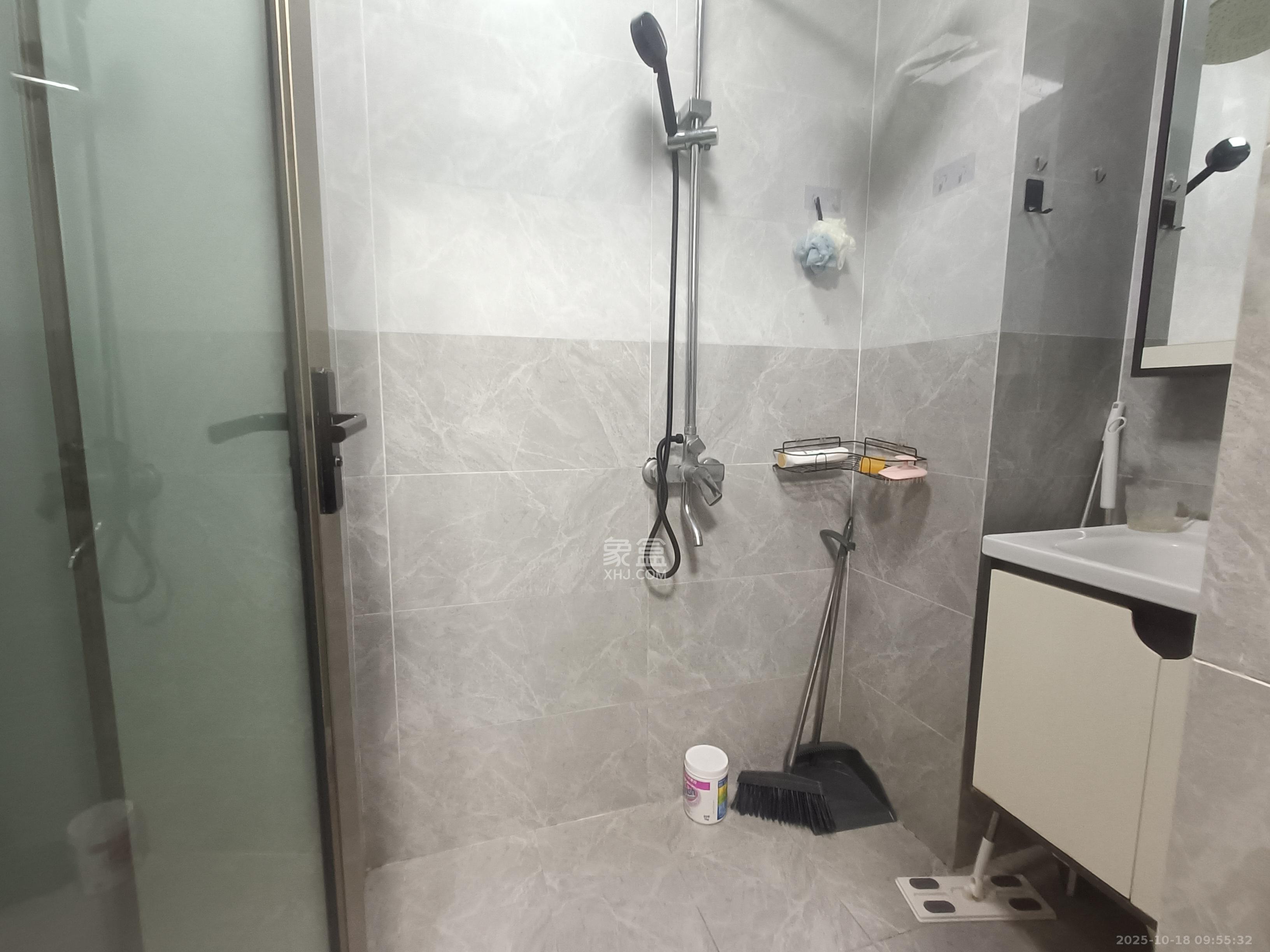 长沙高铁吾悦广场 1室1厅1卫 1300.0元/月 长沙高铁吾悦广场 1室1厅1卫 1300.0元/月室内图