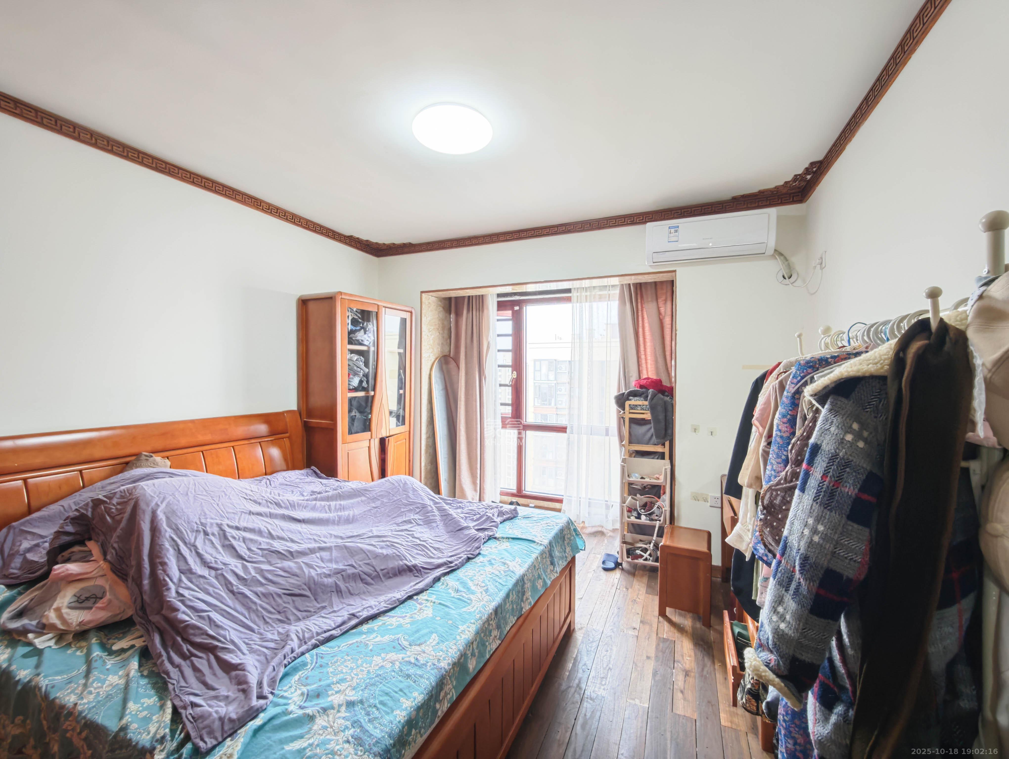 保利城（中航城国际社区、郡原美村）  4室2厅2卫    80.0万卧室