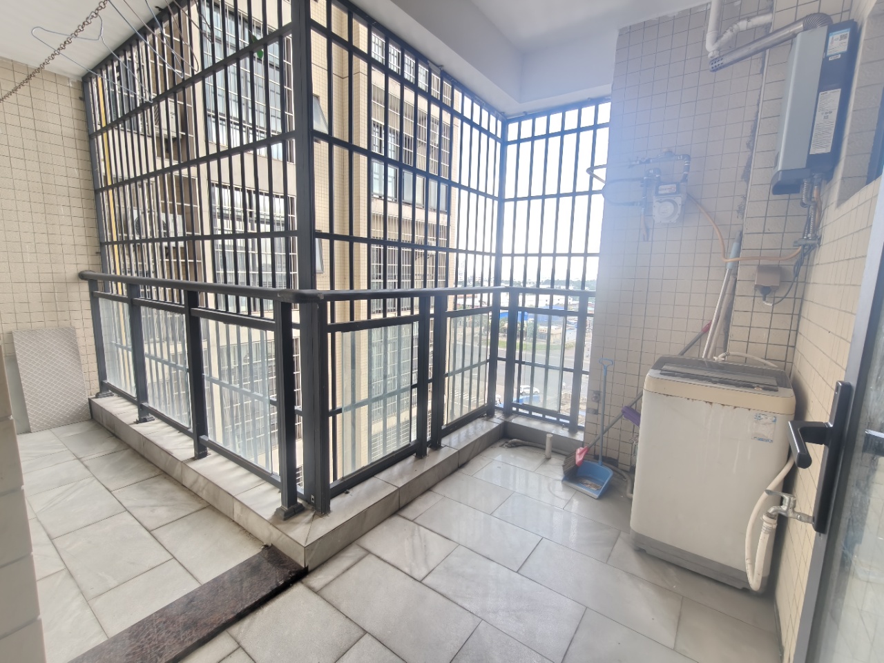 丘海警苑小区 3室2厅2卫 2800.0元/月 丘海警苑小区 3室2厅2卫 2800.0元/月室内图