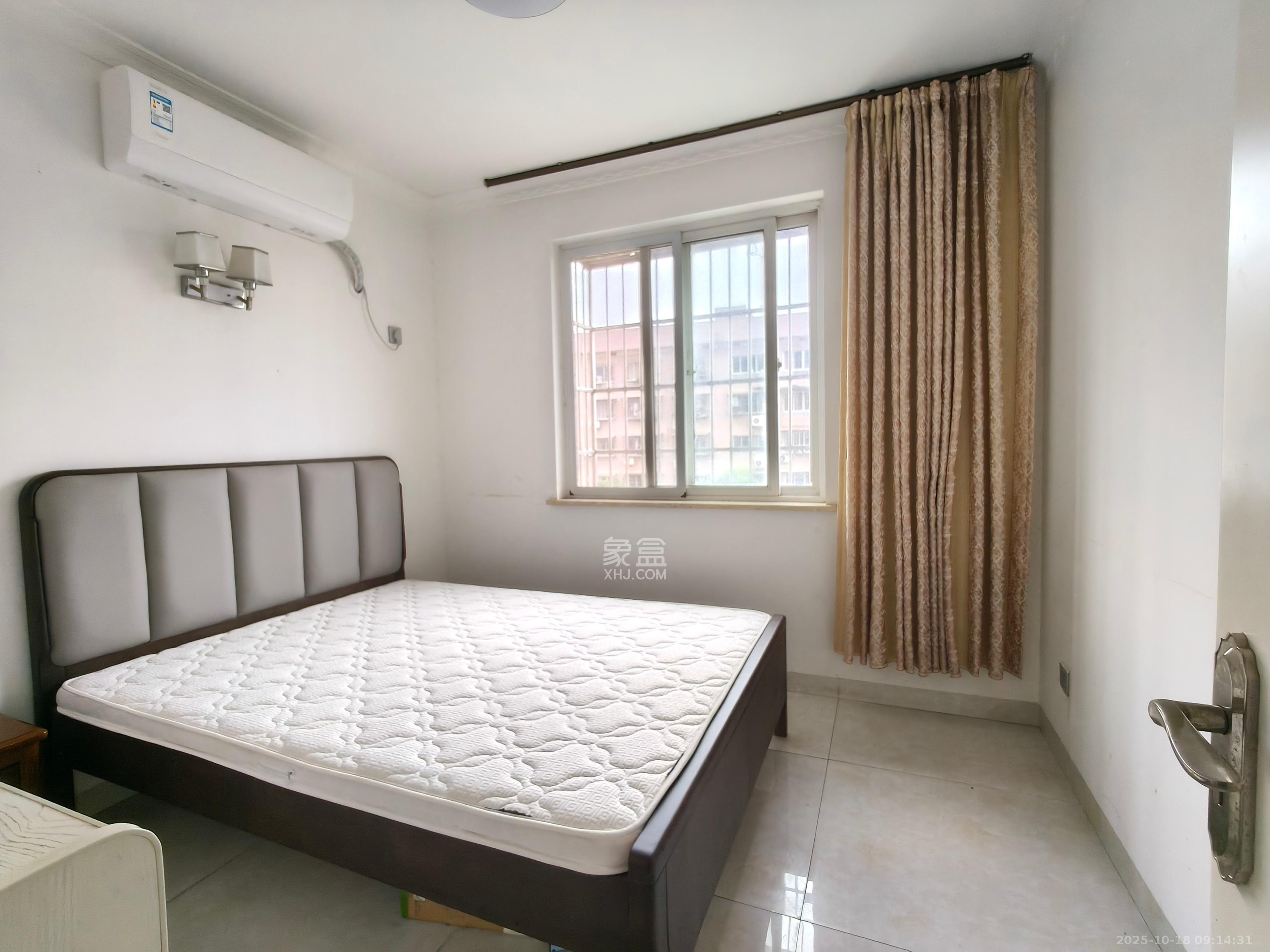 香槟小镇(香槟花苑) 3室2厅1卫 1600.0元/月 香槟小镇(香槟花苑) 3室2厅1卫 1600.0元/月室内图