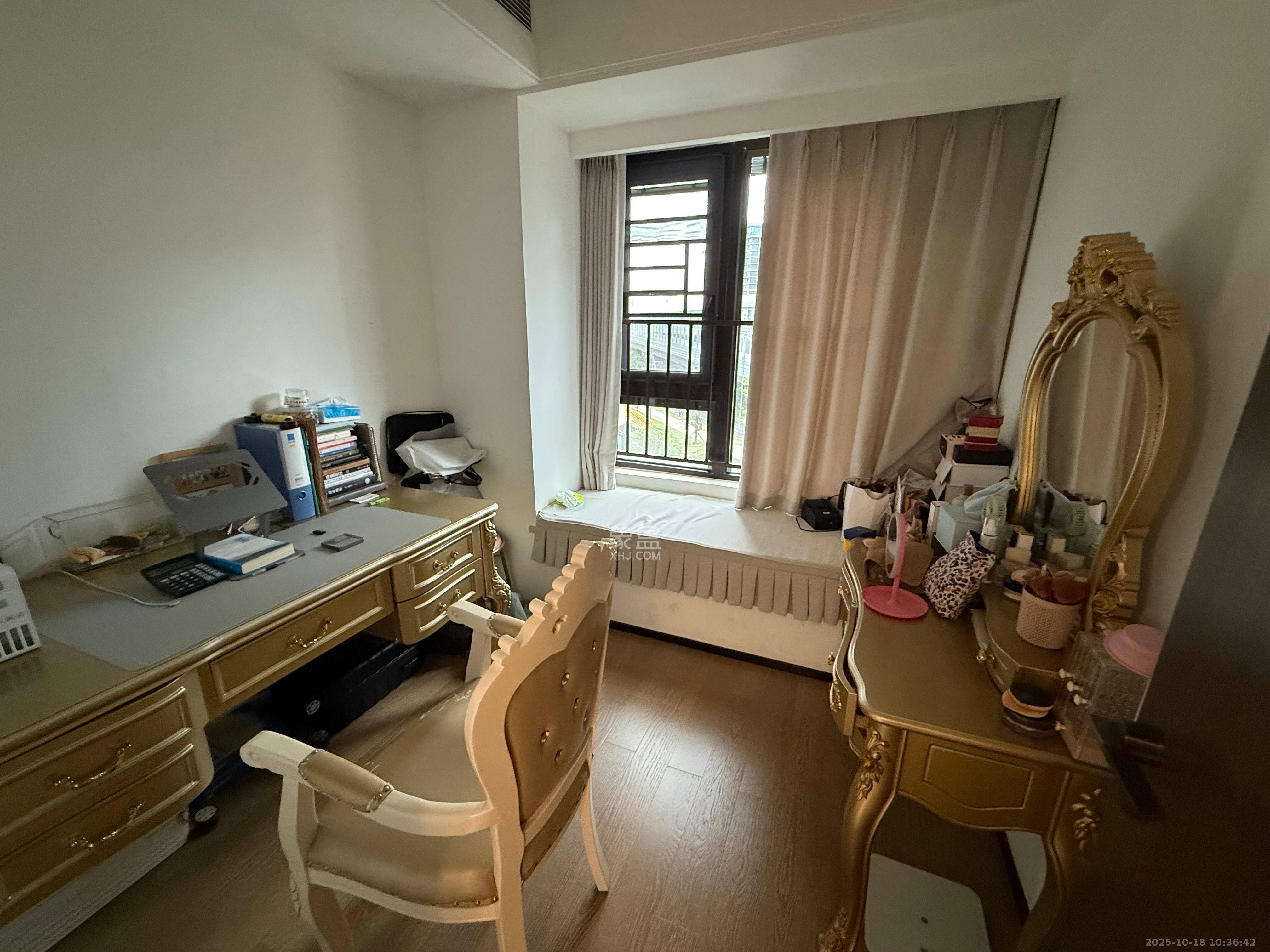 万科滨河道  3室2厅2卫    2700.0元/月室内图