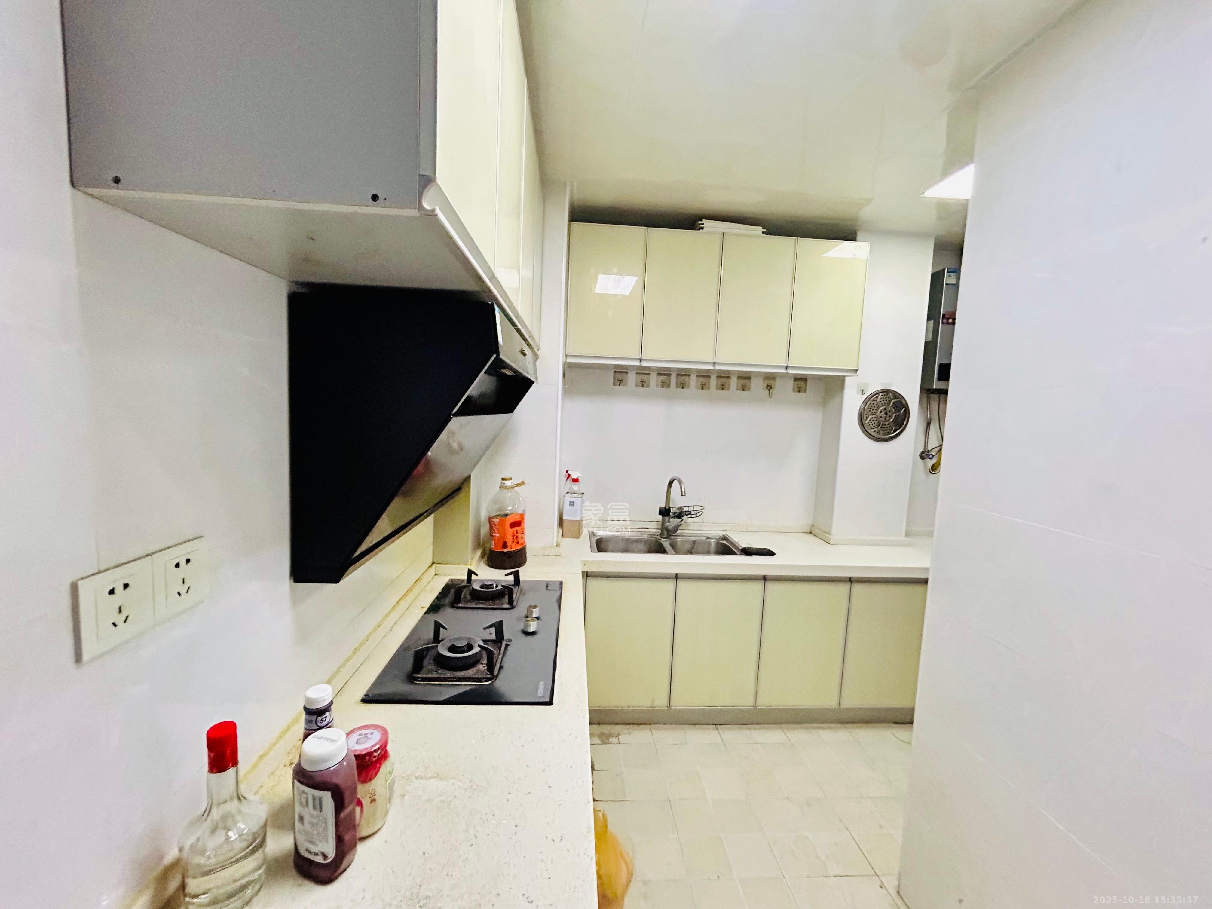 振业城二期  3室2厅2卫    3000.0元/月室内图