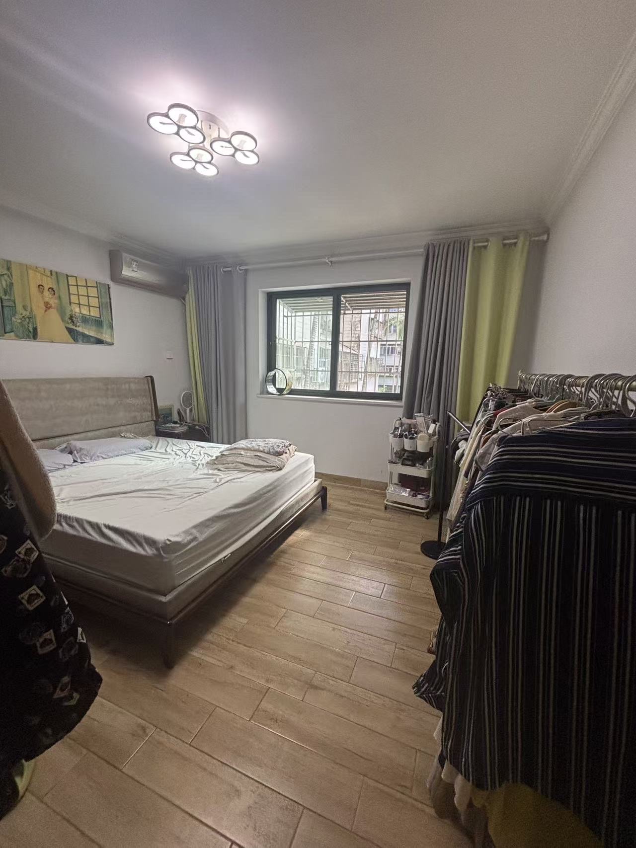 昌茂花园  3室1厅1卫    102.0万 昌茂花园  3室1厅1卫    102.0万客厅