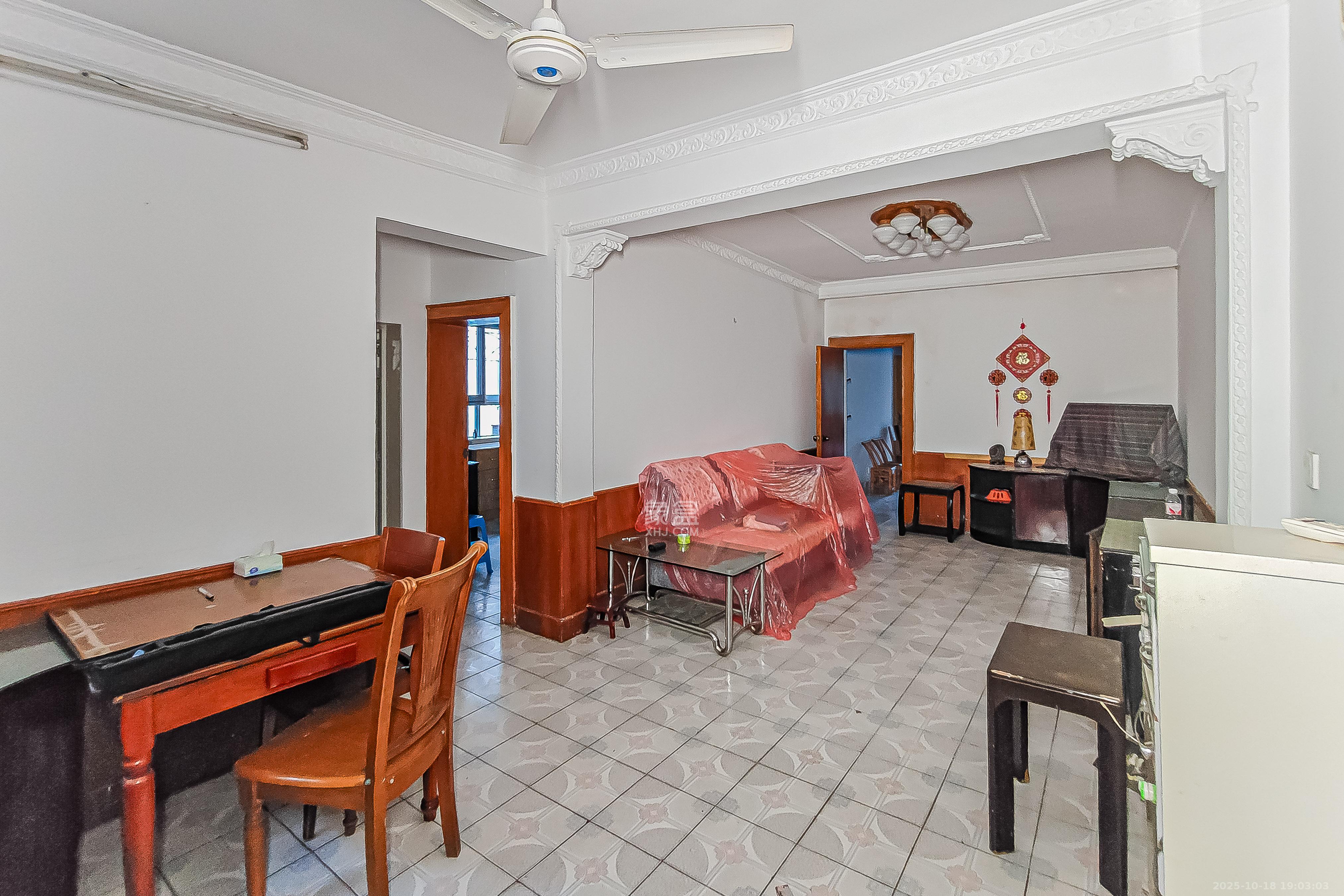 城南中路公安局宿舍  3室1厅2卫    37.0万 城南中路公安局宿舍  3室1厅2卫    37.0万客厅