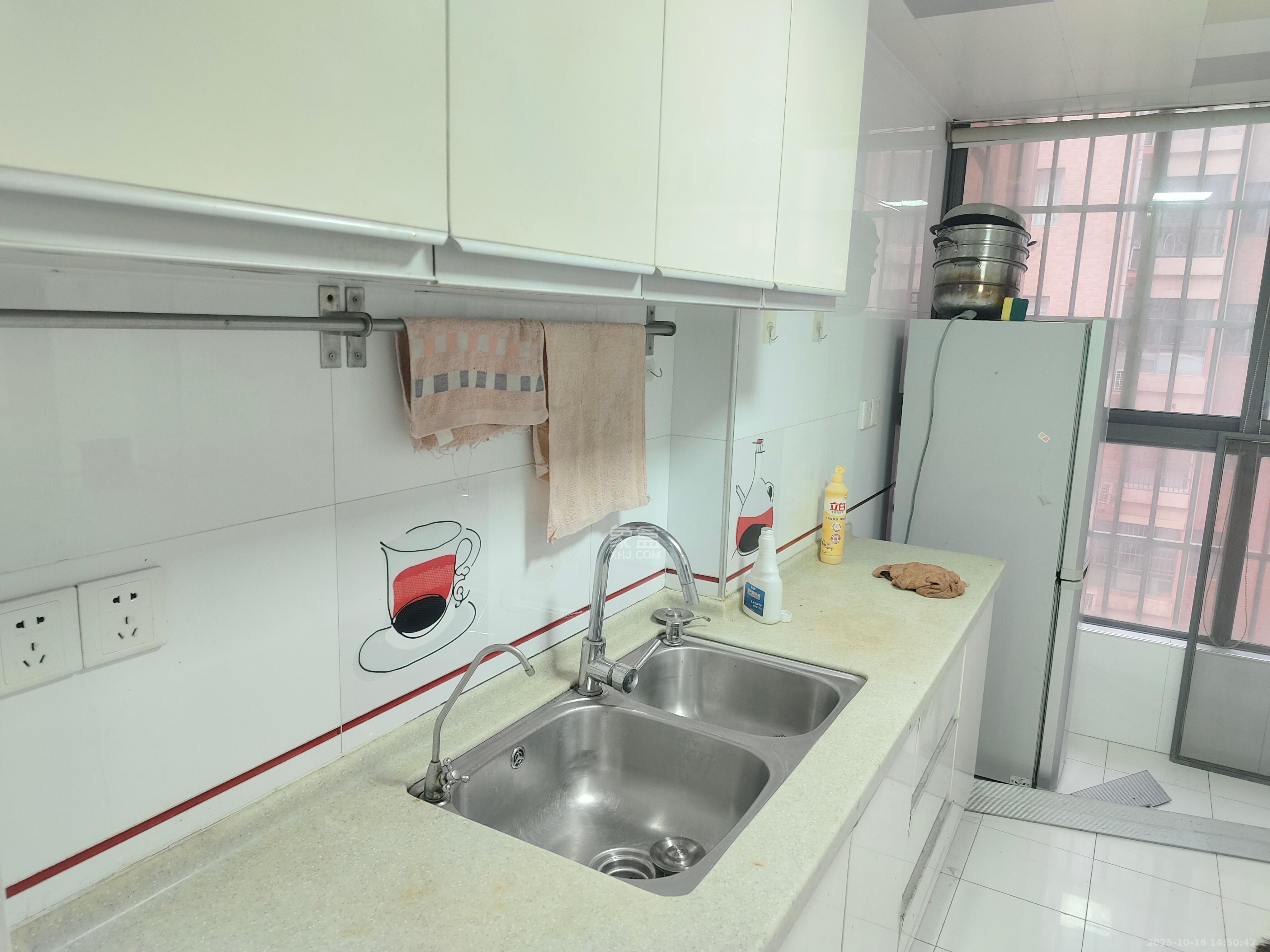 上海城小区  3室2厅2卫    2300.0元/月室内图