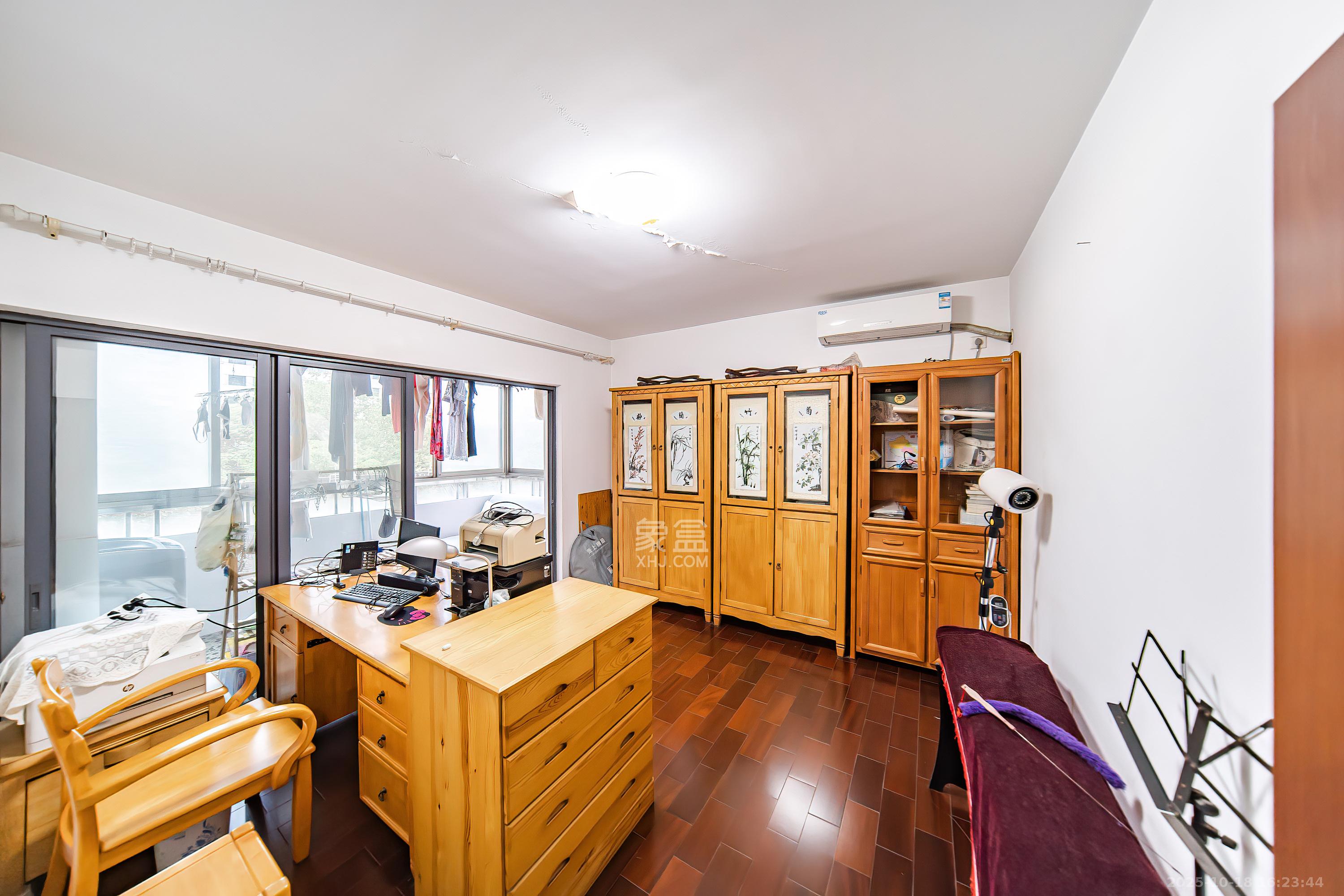 阳光100一期、四五期  4室2厅2卫    138.0万卧室