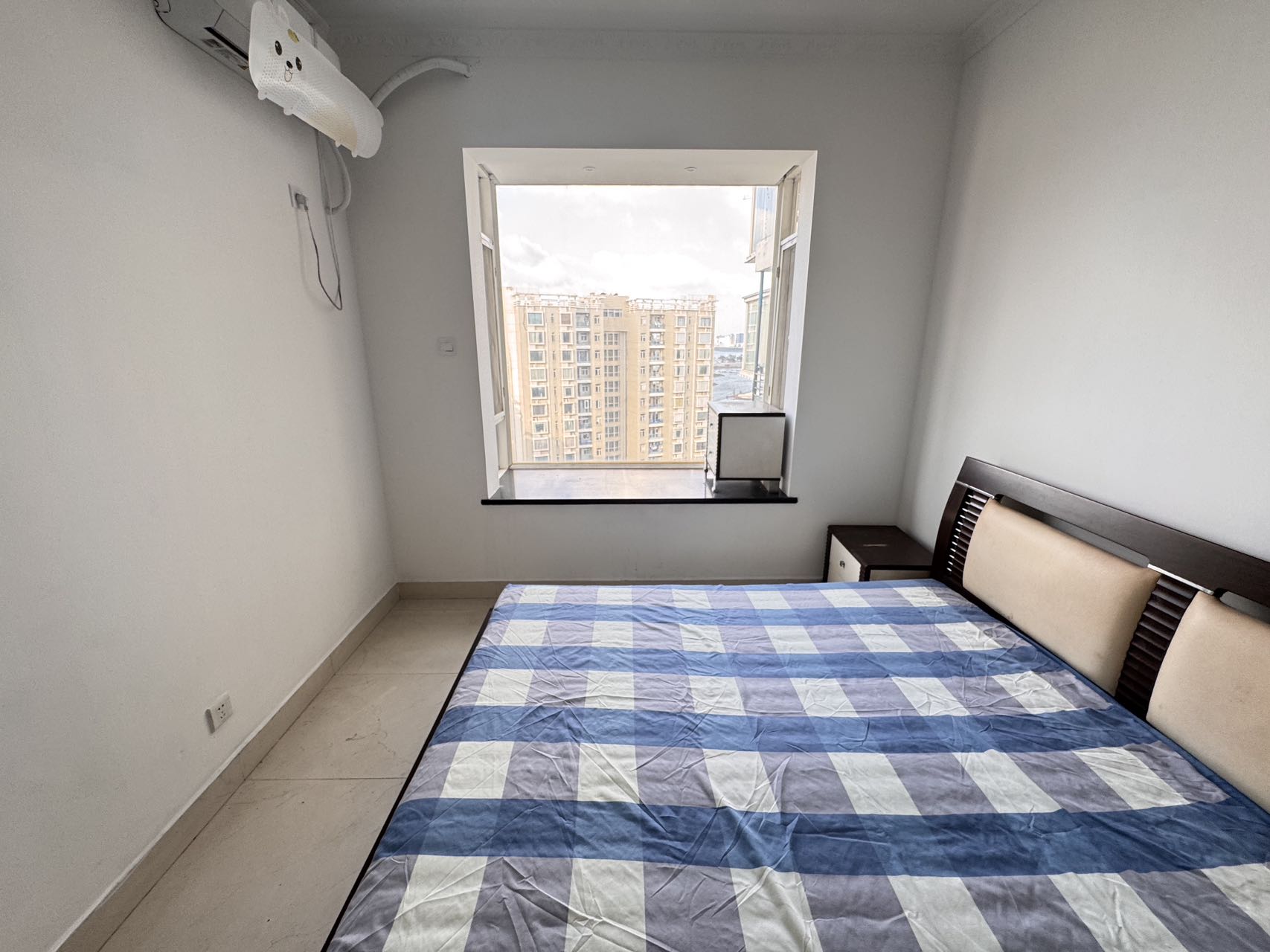 紫荆花园一期  3室2厅2卫    3500.0元/月室内图