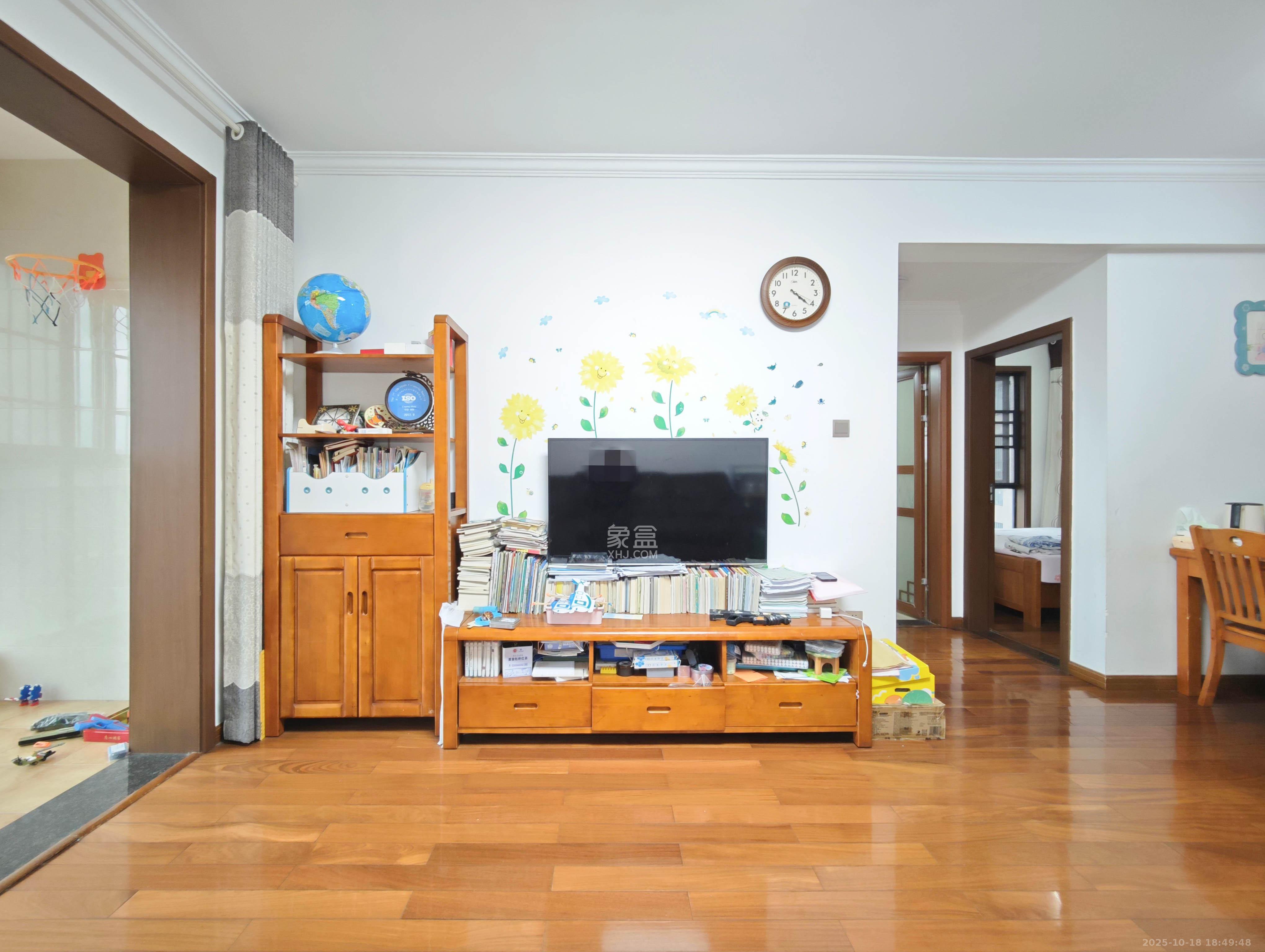 南庭城果 3室2厅1卫 60.0万 南庭城果 3室2厅1卫 60.0万客厅