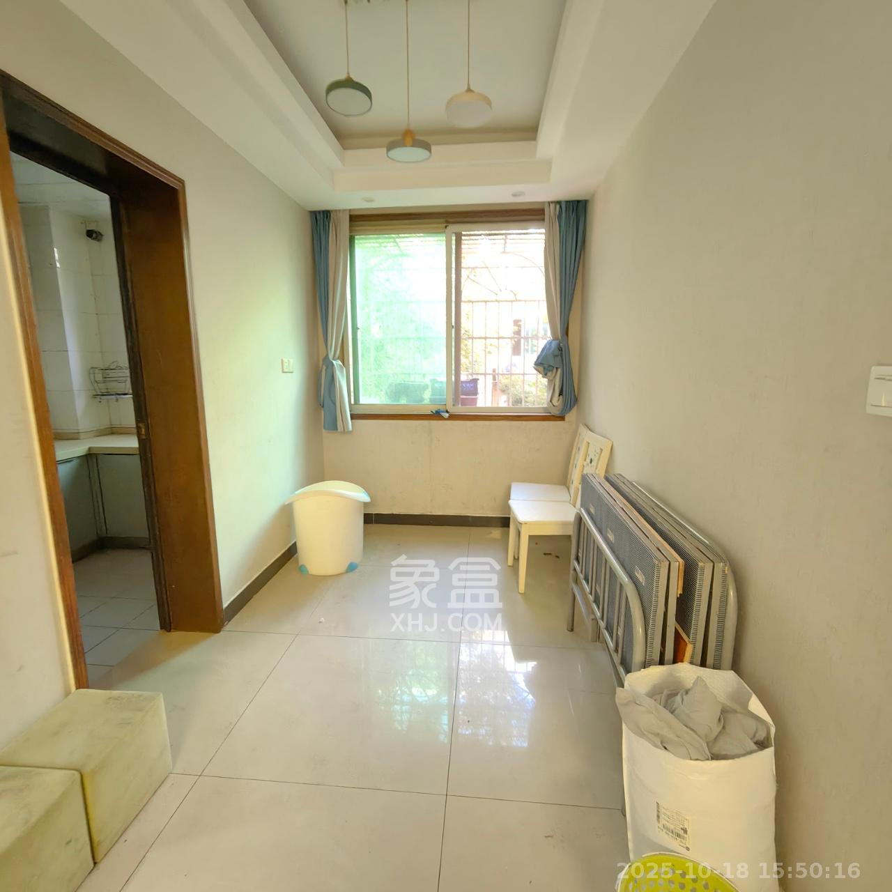 中南汽车世界 3室2厅1卫 1600.0元/月 中南汽车世界 3室2厅1卫 1600.0元/月室内图