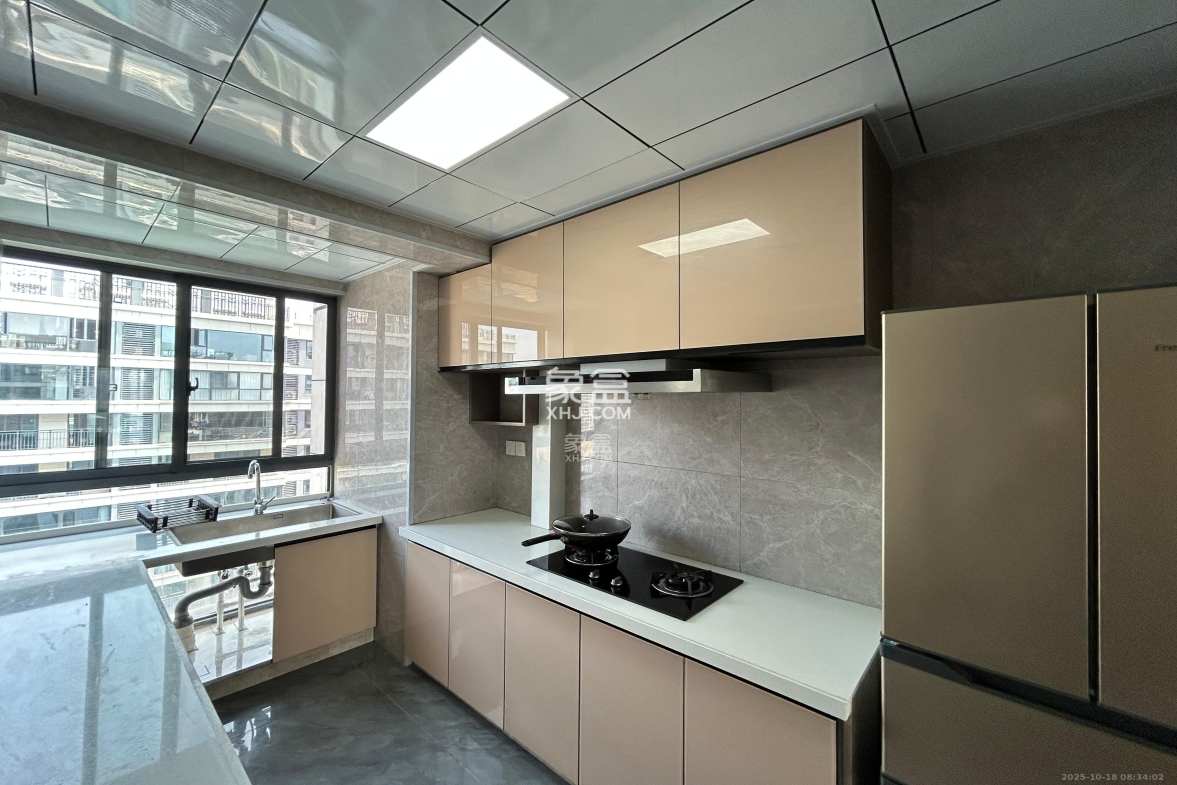 保利金香槟 3室2厅2卫 3600.0元/月 保利金香槟 3室2厅2卫 3600.0元/月室内图