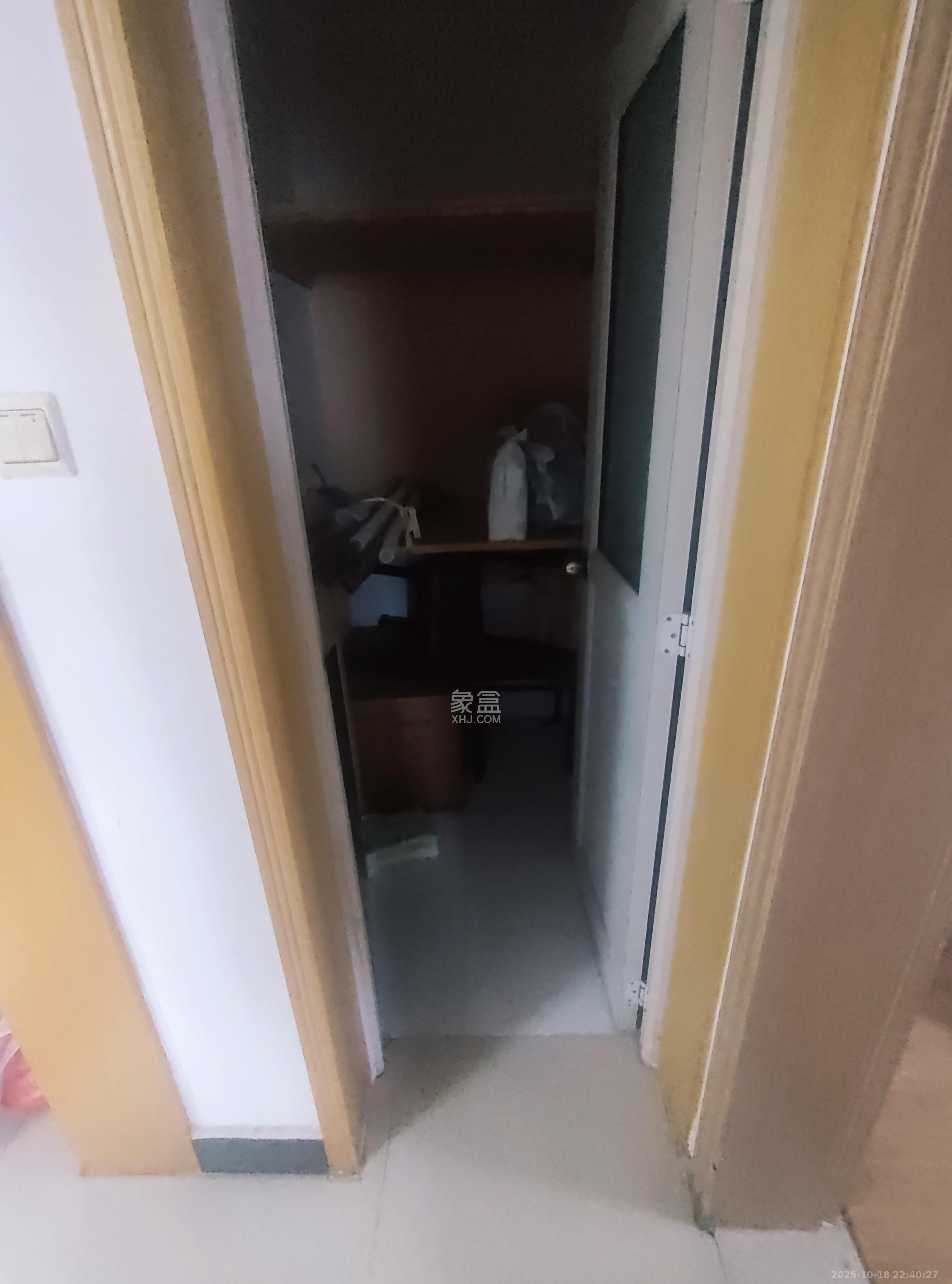 麓谷锦和园  1室1厅1卫    1800.0元/月室内图