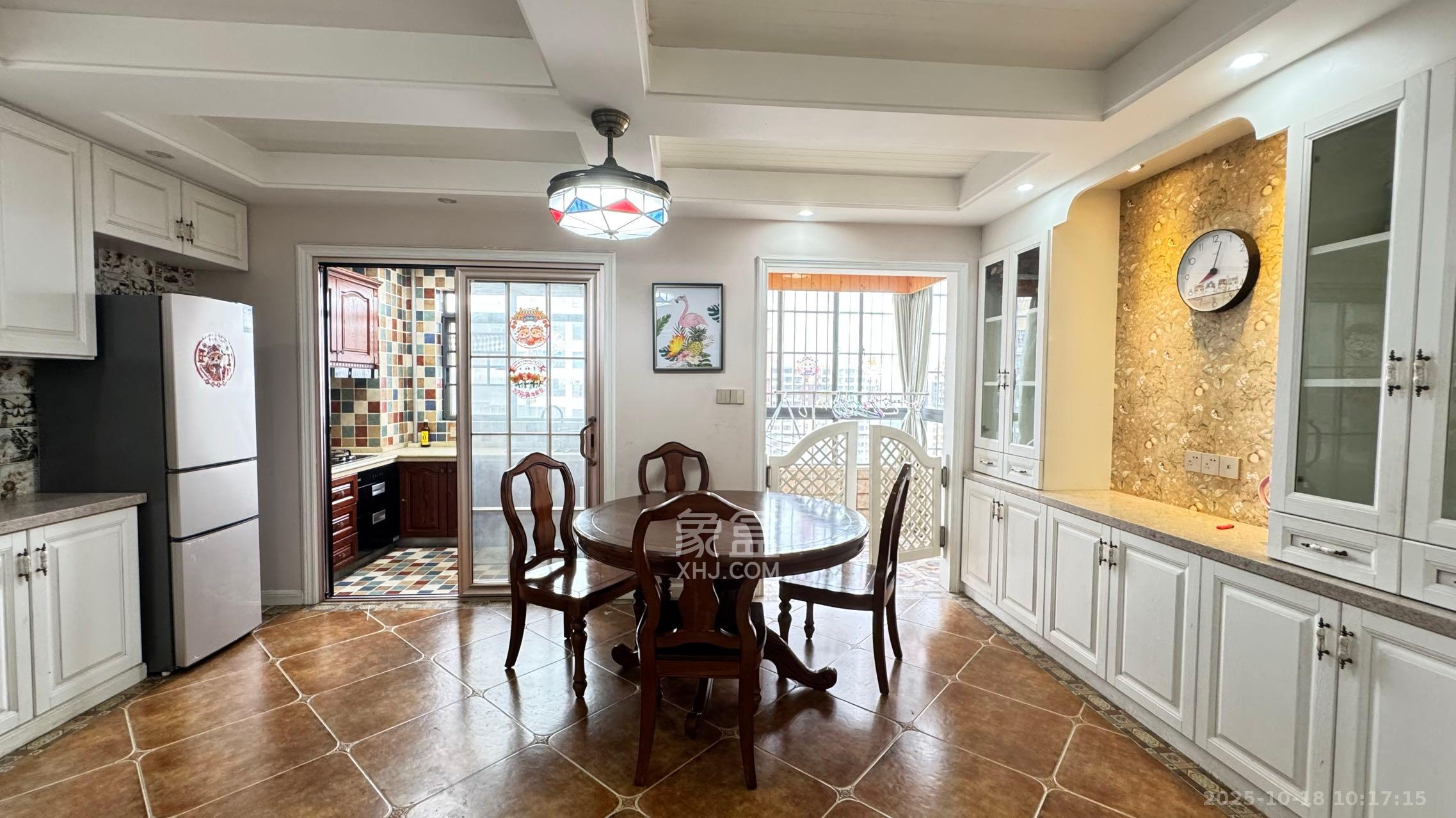 中国铁建国际城二期  4室2厅2卫    2400.0元/月室内图