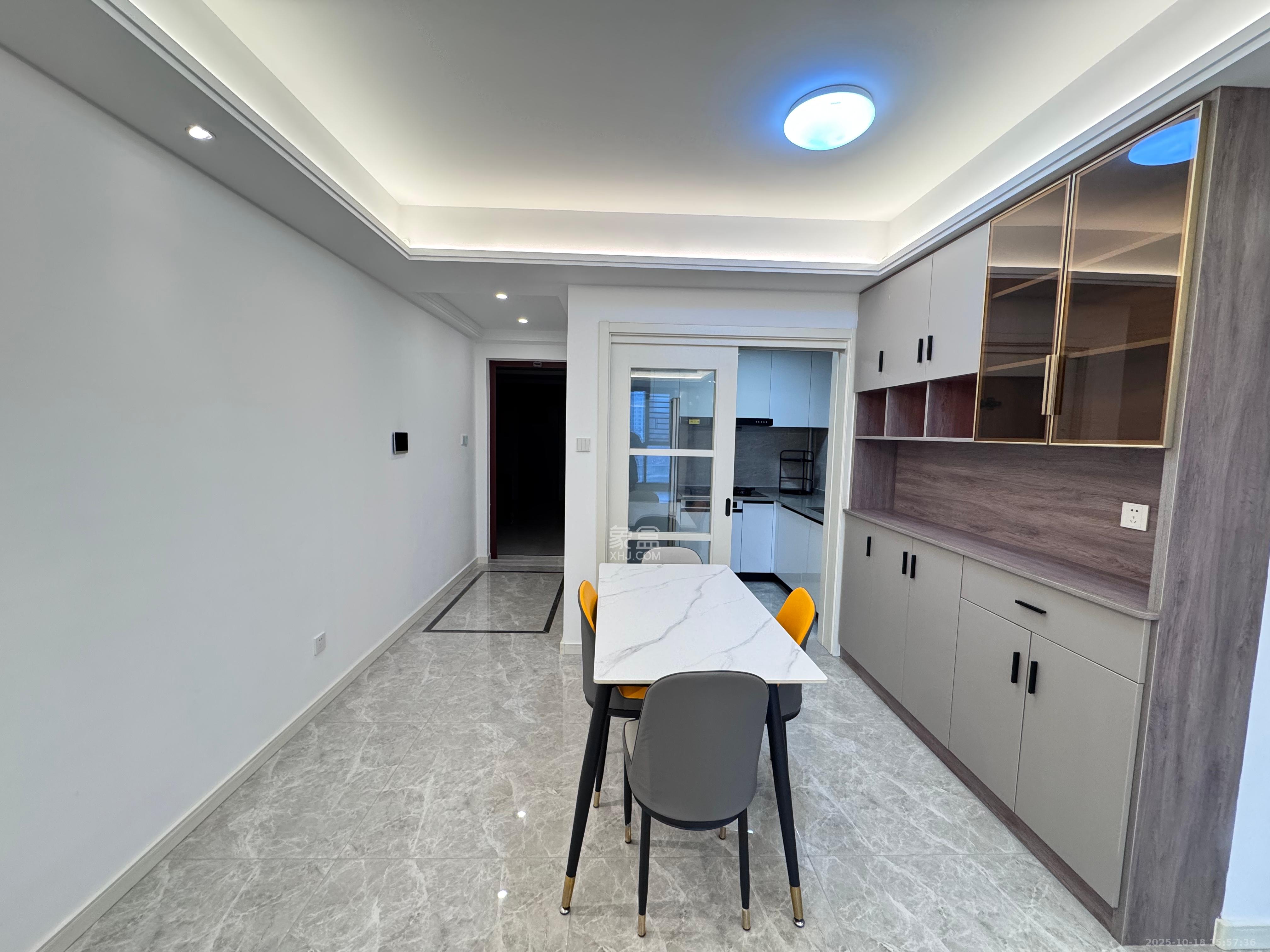 万科金色梦想A区  3室2厅2卫    3100.0元/月室内图