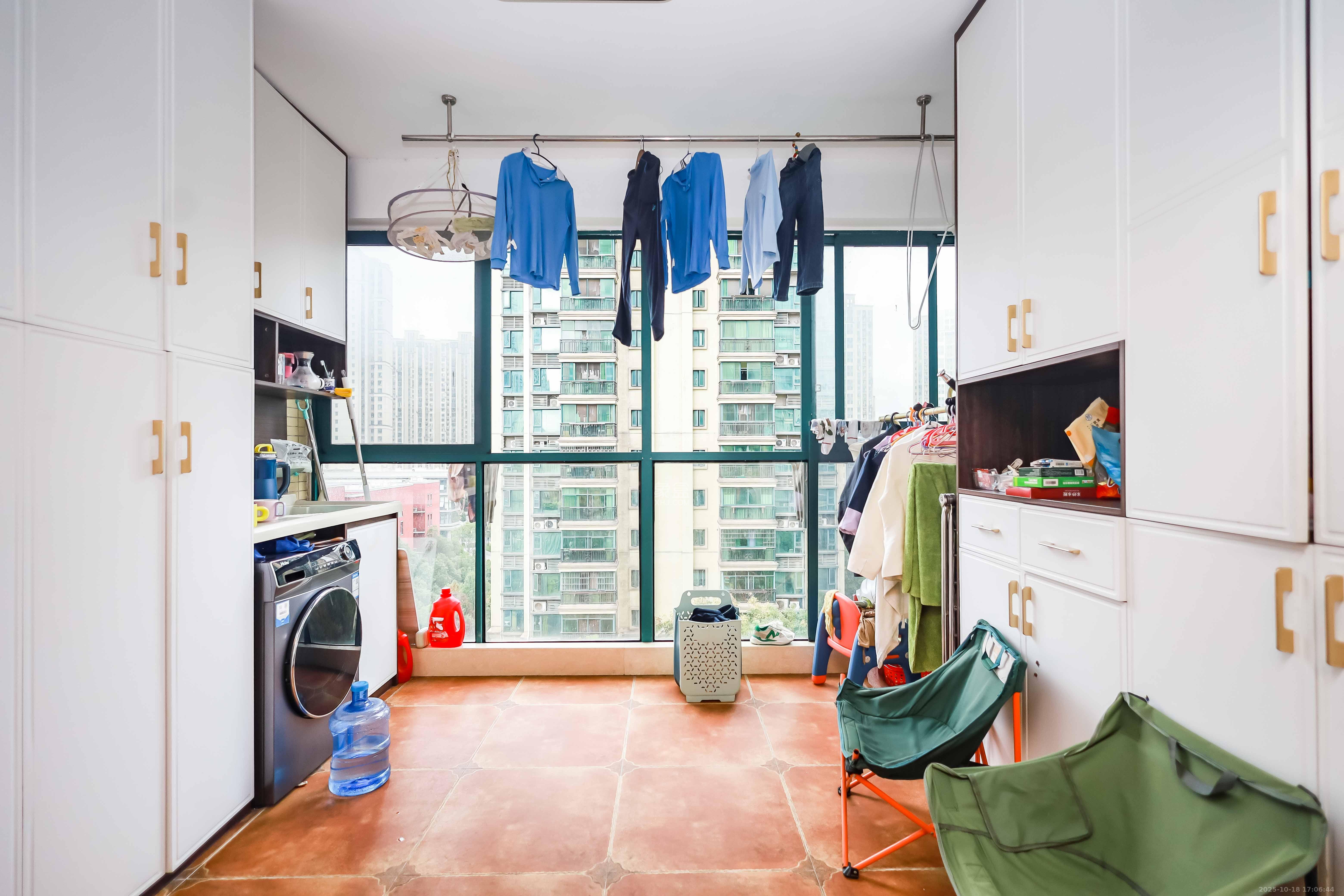 恒大华府 3室2厅1卫 118.0万 恒大华府 3室2厅1卫 118.0万阳台