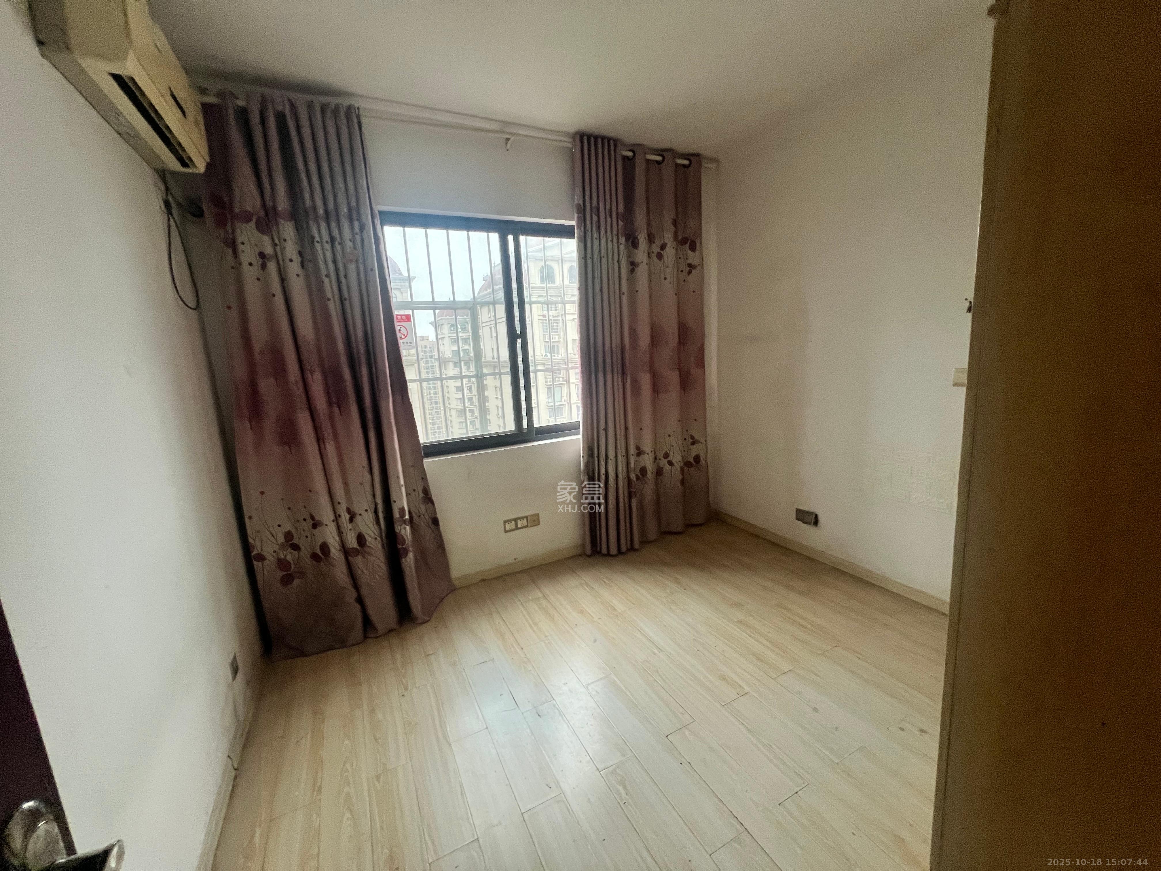 阳光锦城  3室2厅1卫    2800.0元/月室内图