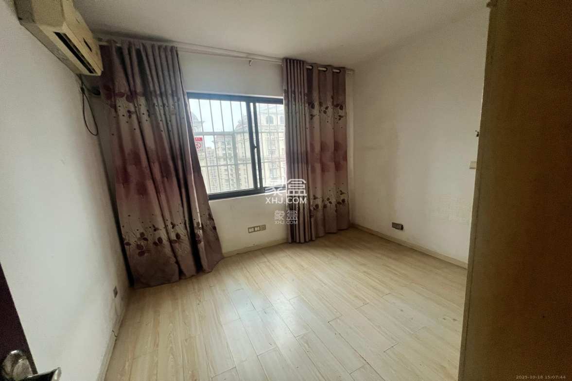 阳光锦城 3室2厅1卫 2800.0元/月 阳光锦城 3室2厅1卫 2800.0元/月室内图