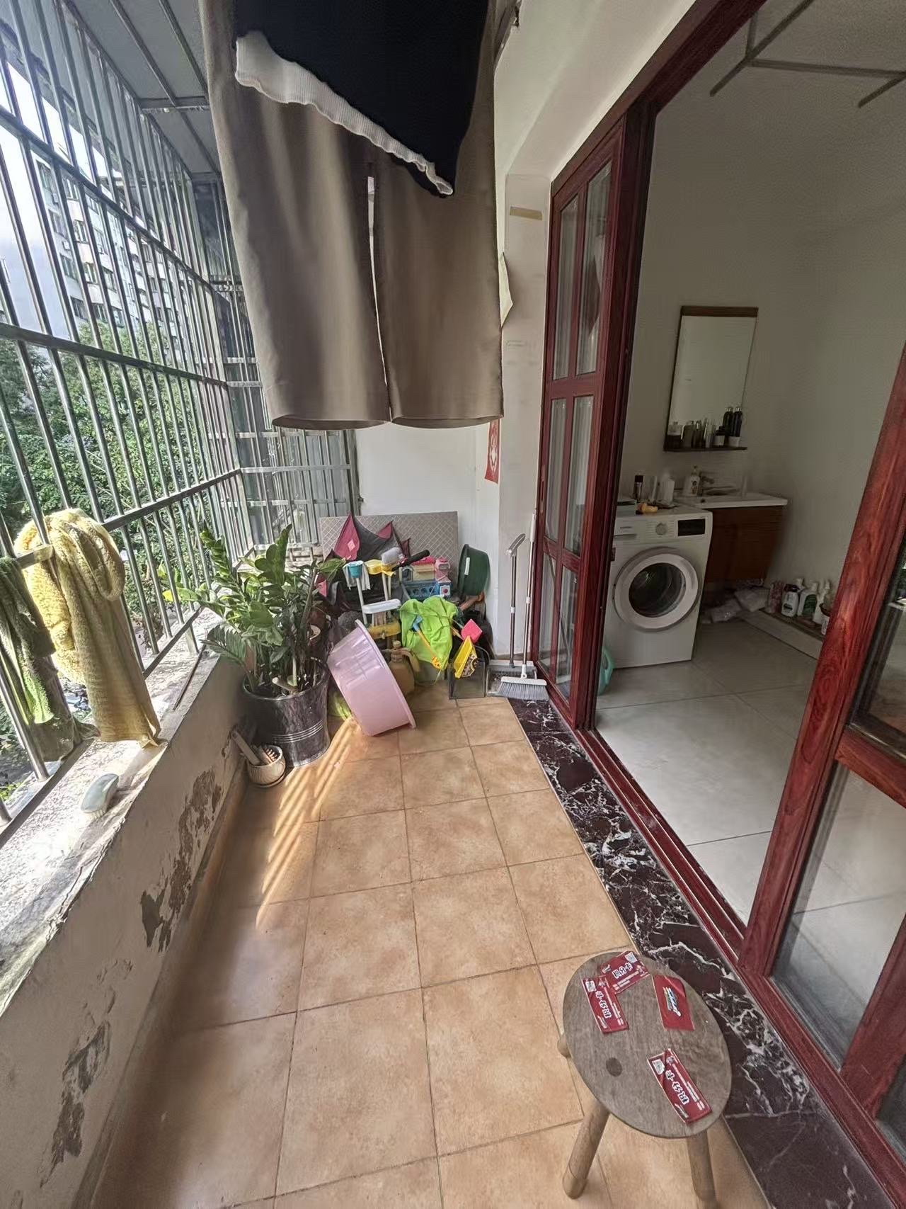 昌茂花园  3室1厅1卫    102.0万 昌茂花园  3室1厅1卫    102.0万客厅